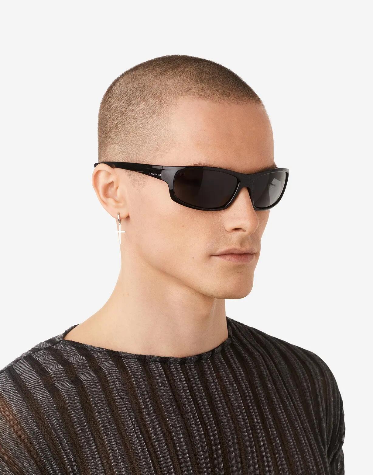 HAWKERS - Lunettes de soleil pour Homme et Femme polarisés noirs noirs - BOOST 7/8