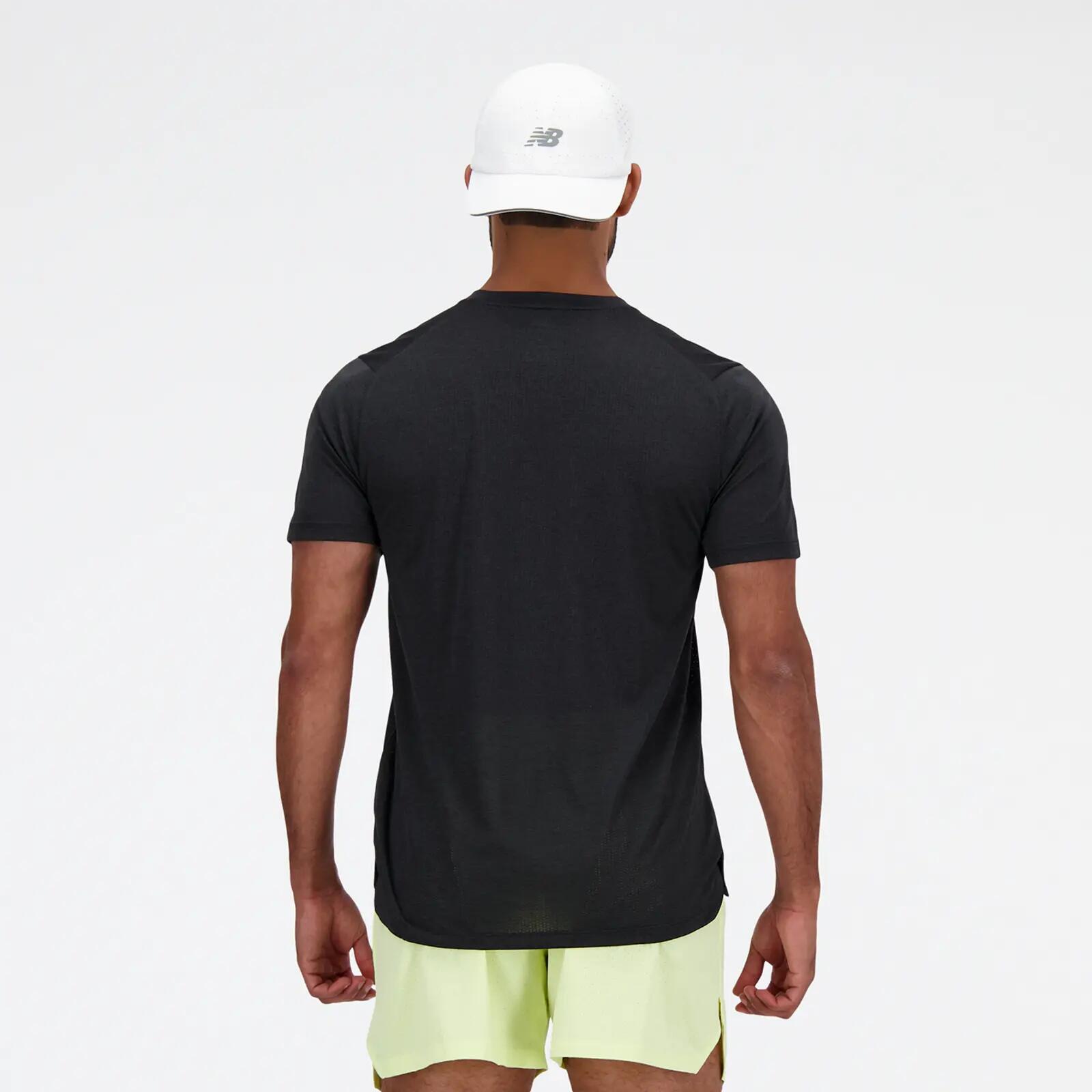 T-shirt New balance modèle MT41253BK pour unisexe 6/7