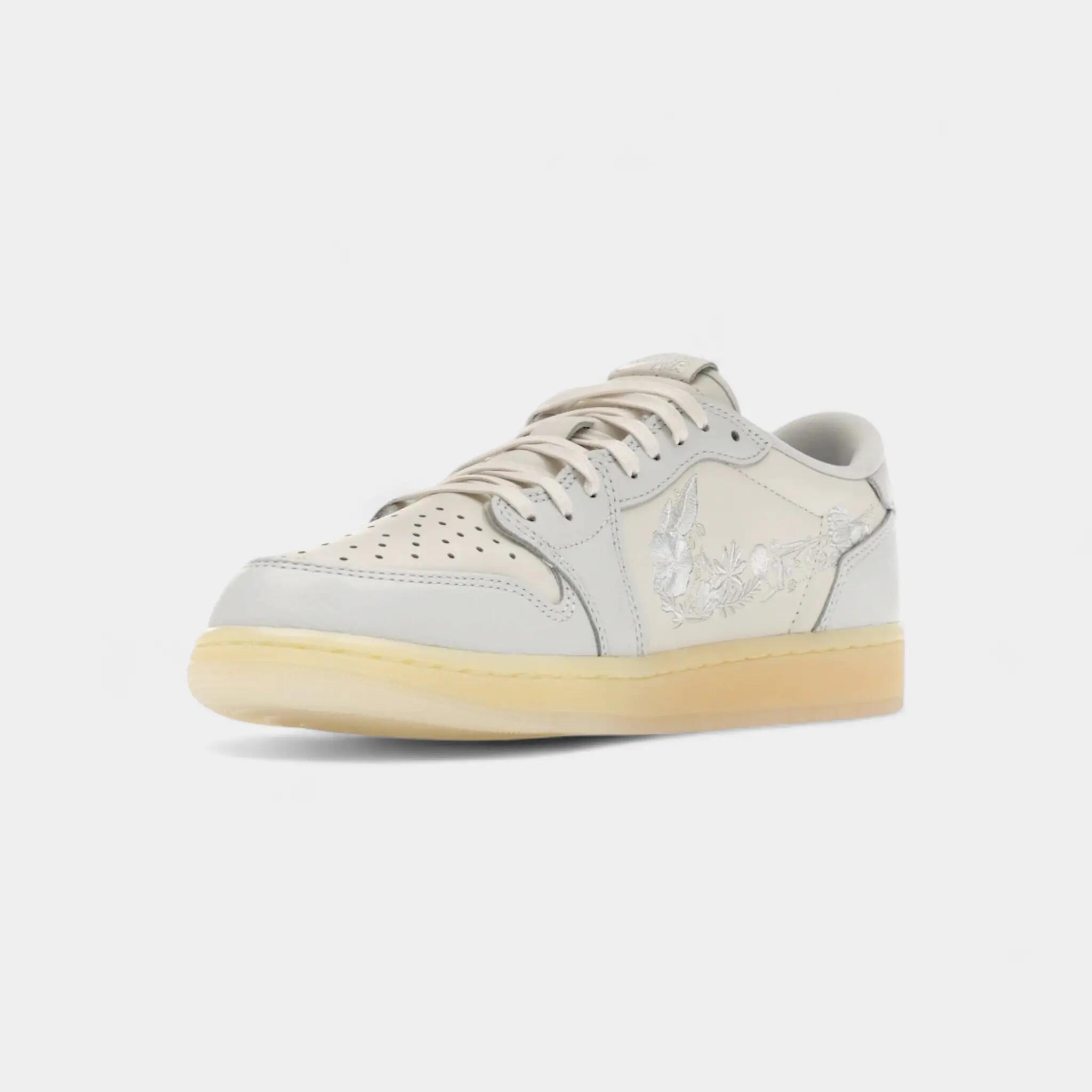 Jordan 1 Retro Low OG Rabbit Floral Swoosh 3/5