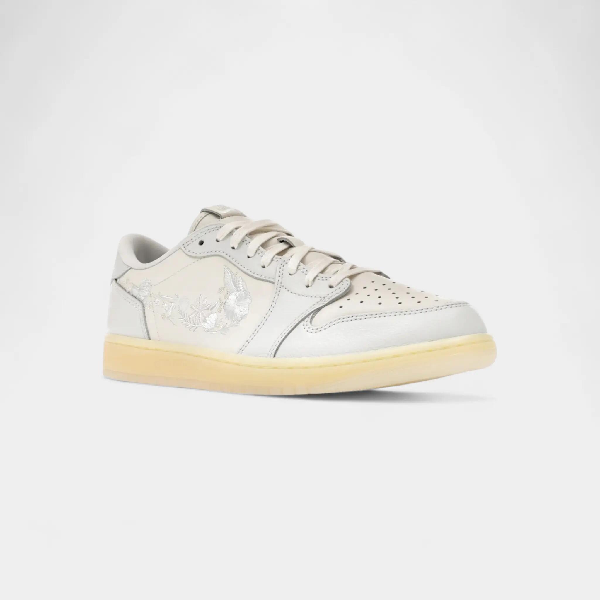 Jordan 1 Retro Low OG Rabbit Floral Swoosh 2/5