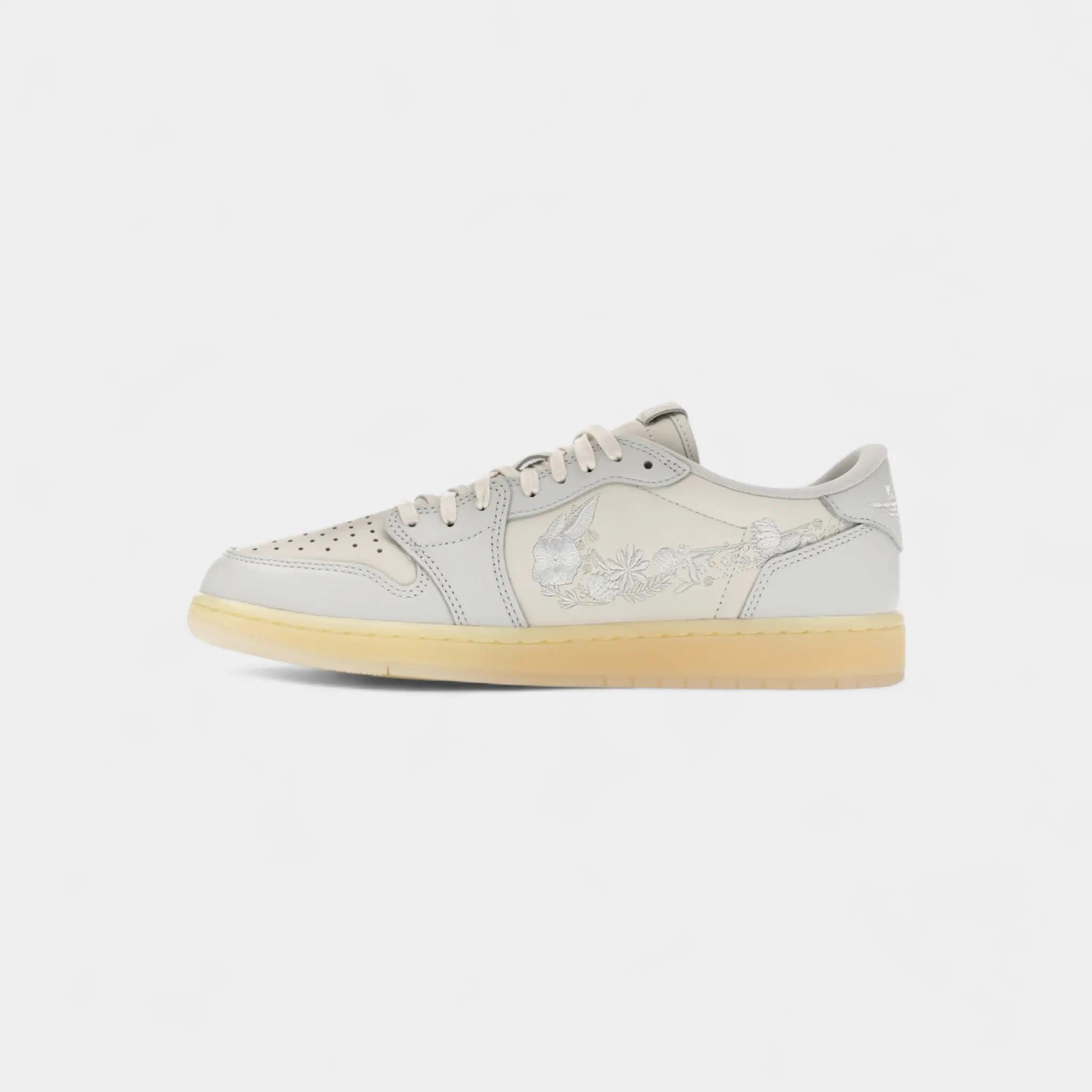 Jordan 1 Retro Low OG Rabbit Floral Swoosh 4/5
