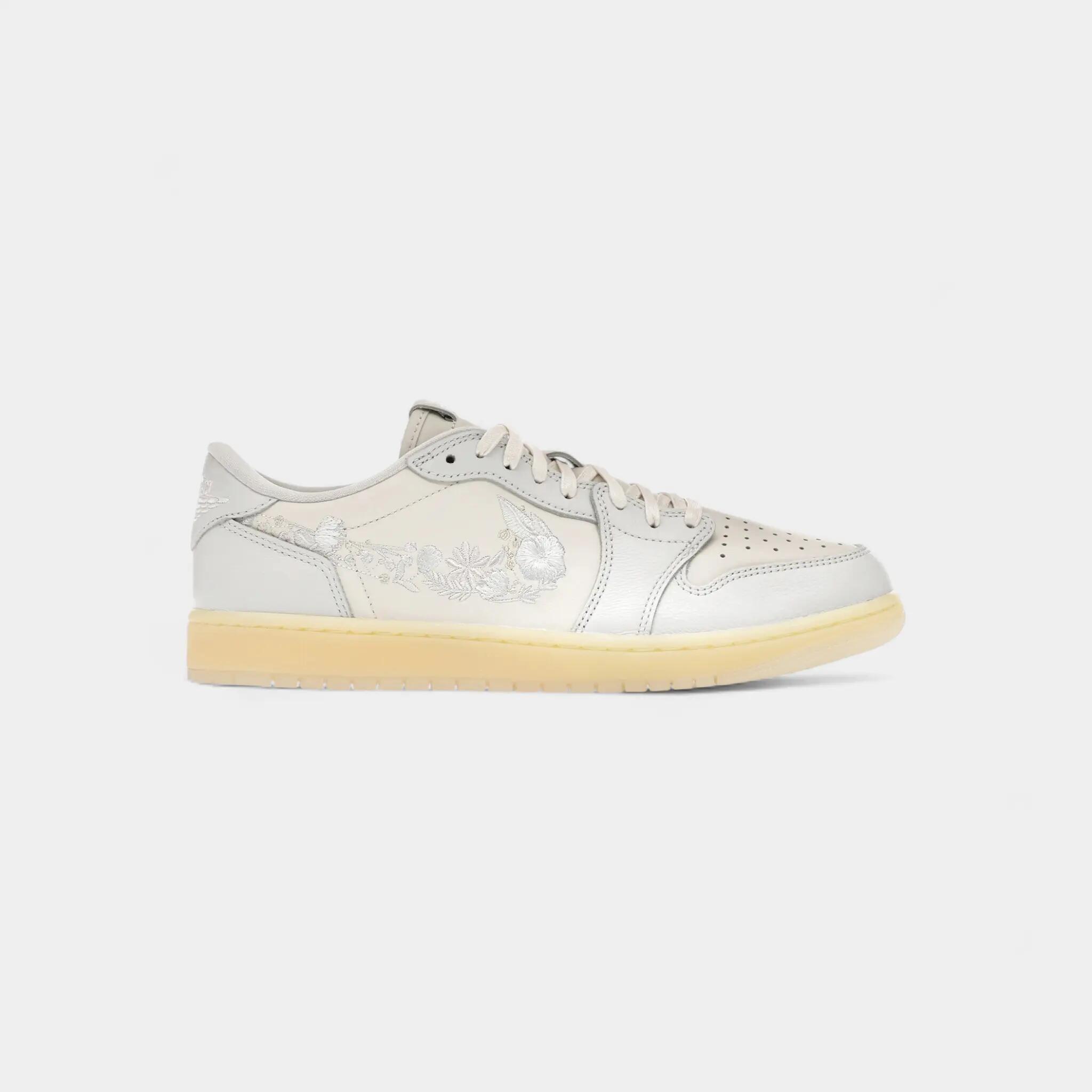 Jordan 1 Retro Low OG Rabbit Floral Swoosh 1/5