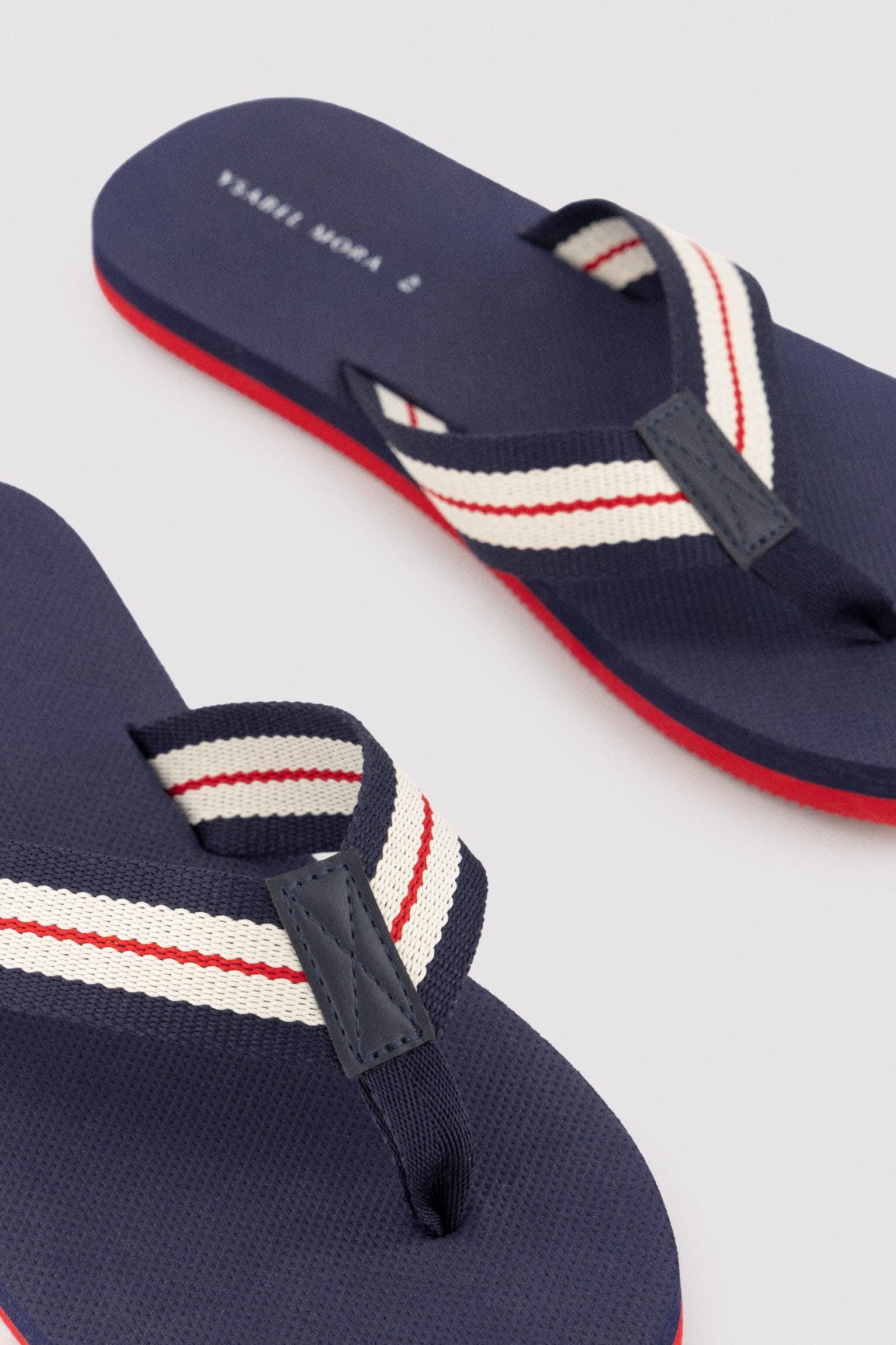 Chinelo masculino com listras contrastantes, azul marinho 3/4