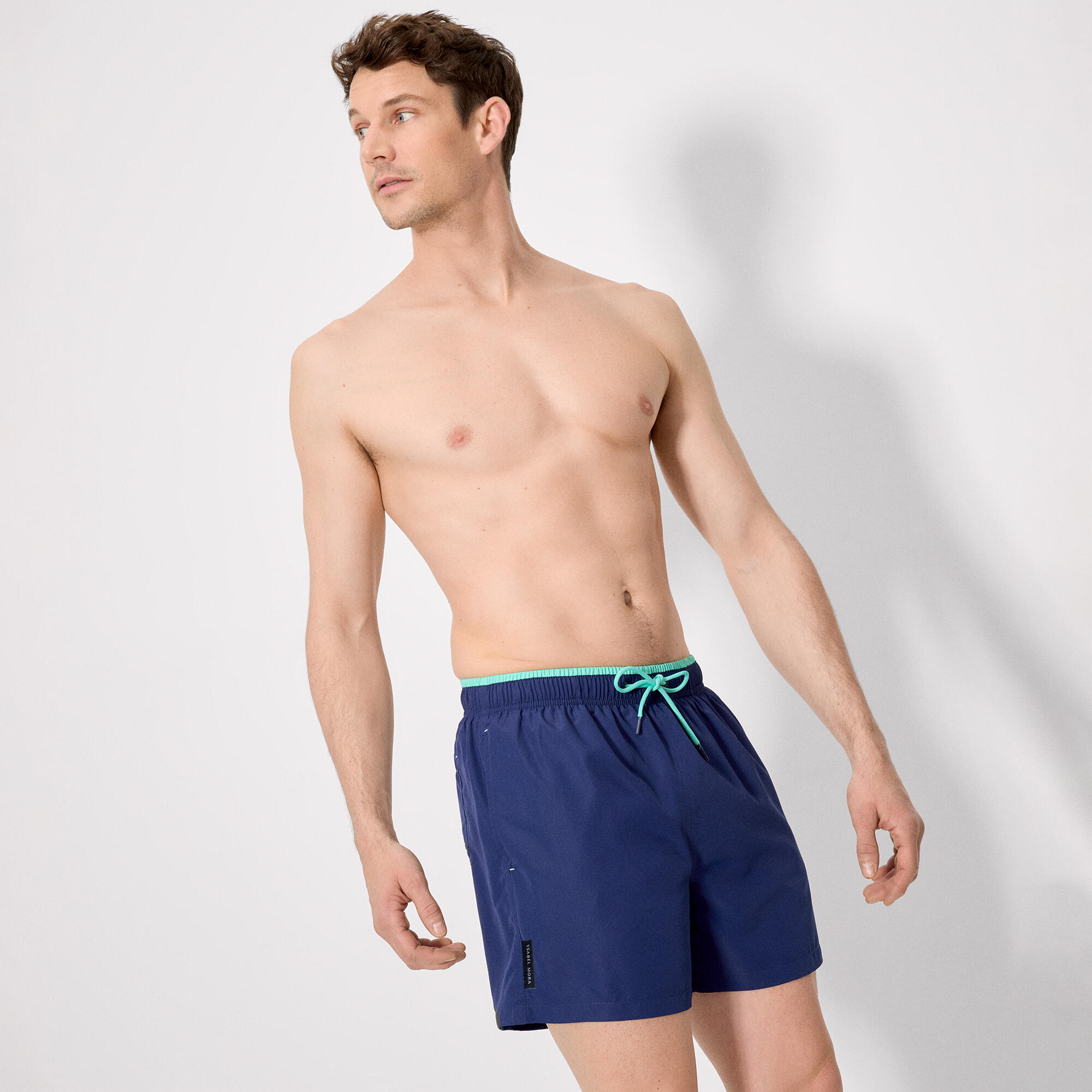 Maillot de bain bleu marine basique avec détail à la taille. 3/5
