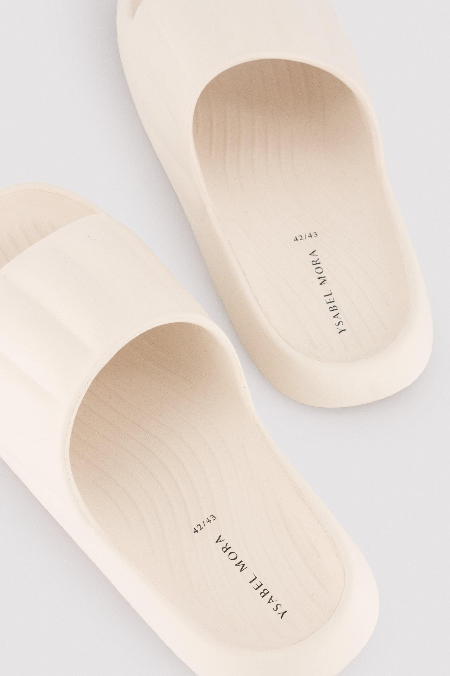 Chinelo masculino bege leve 3/4
