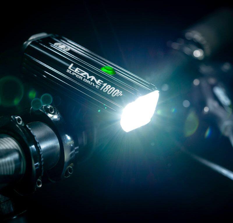 Lezyne Super Drive 1800+ Schwarz Vorderlicht 4/5