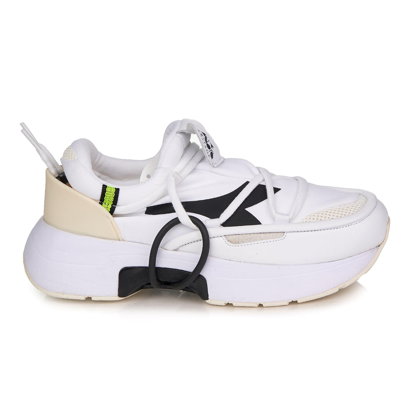 DIADORA picture
