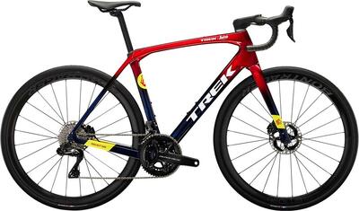 Trek Domane SLR 9 Shimano Dura-Ace Di2 12V 700mm Rosso / Blu 2023