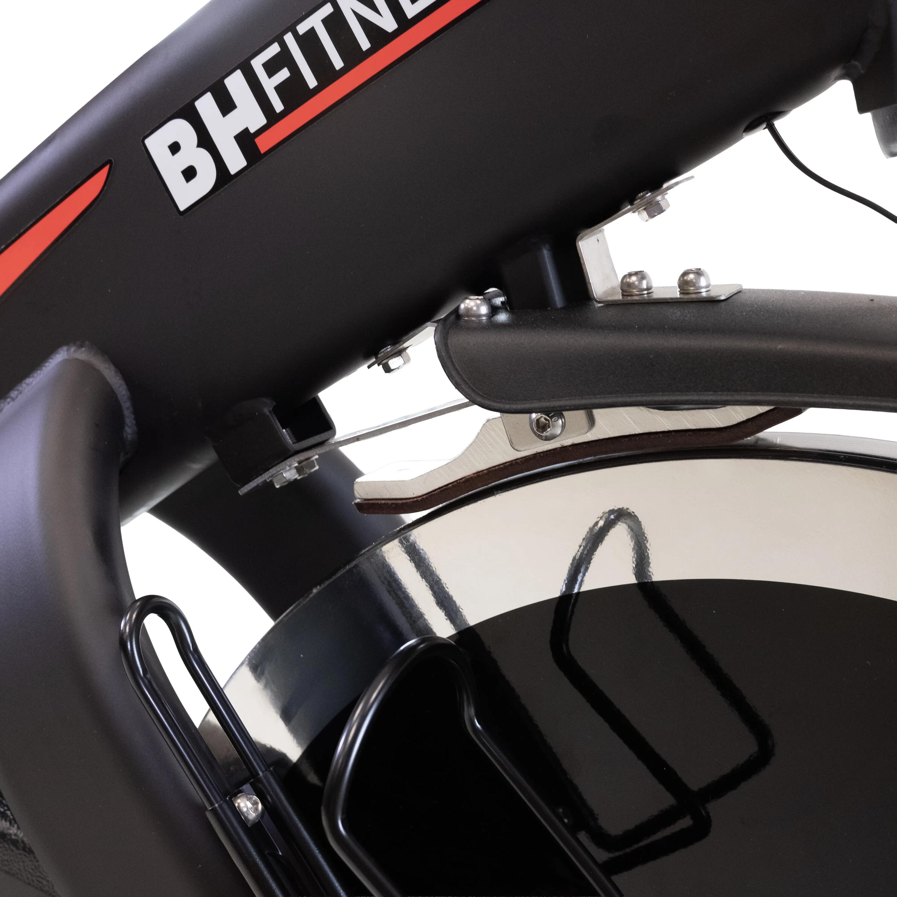 BH Fitness Duke Electronic H920ER1 Bicicleta Indoor com volante de 20 kg 2/5