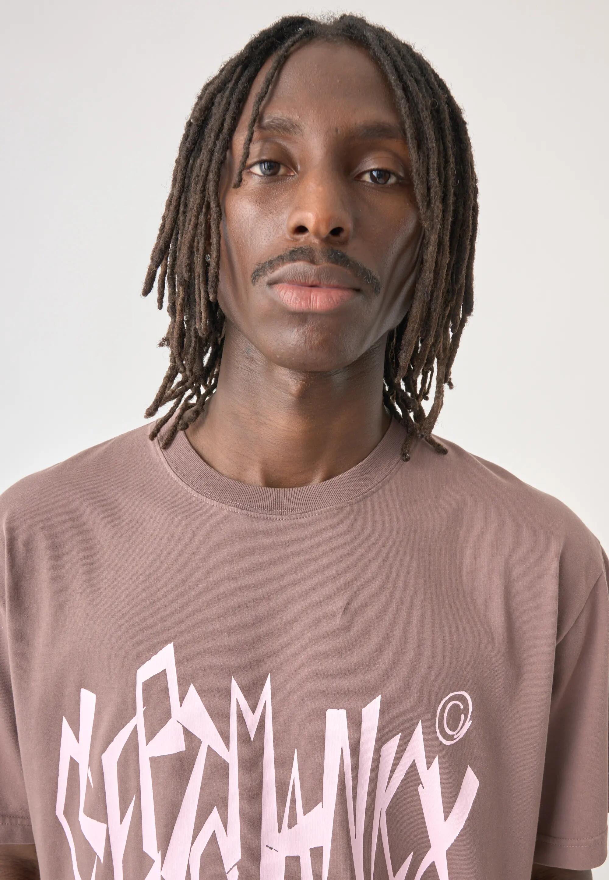T-Shirt mit großem Frontprint 10/15