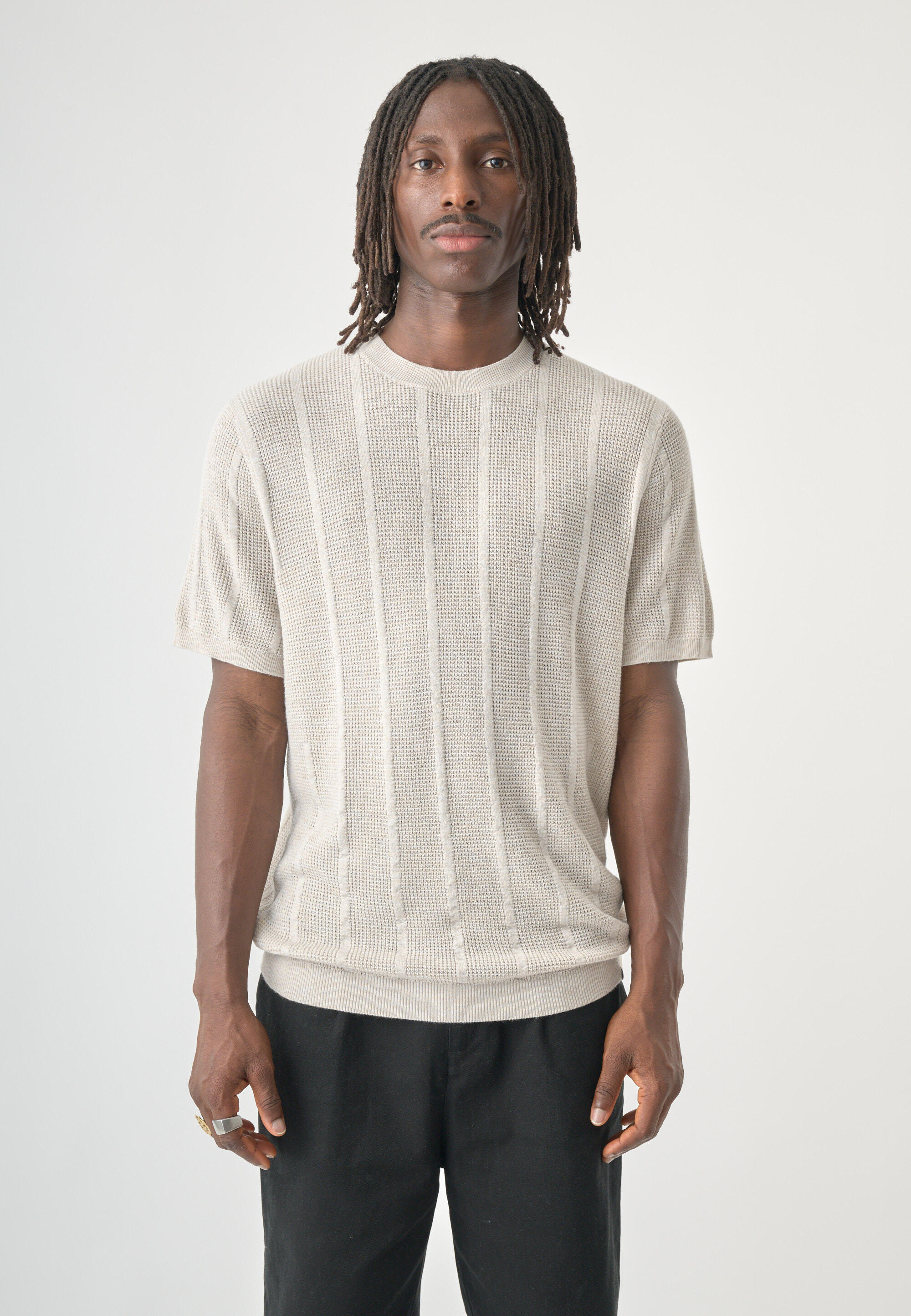 T-Shirt im klassischen Design 13/15