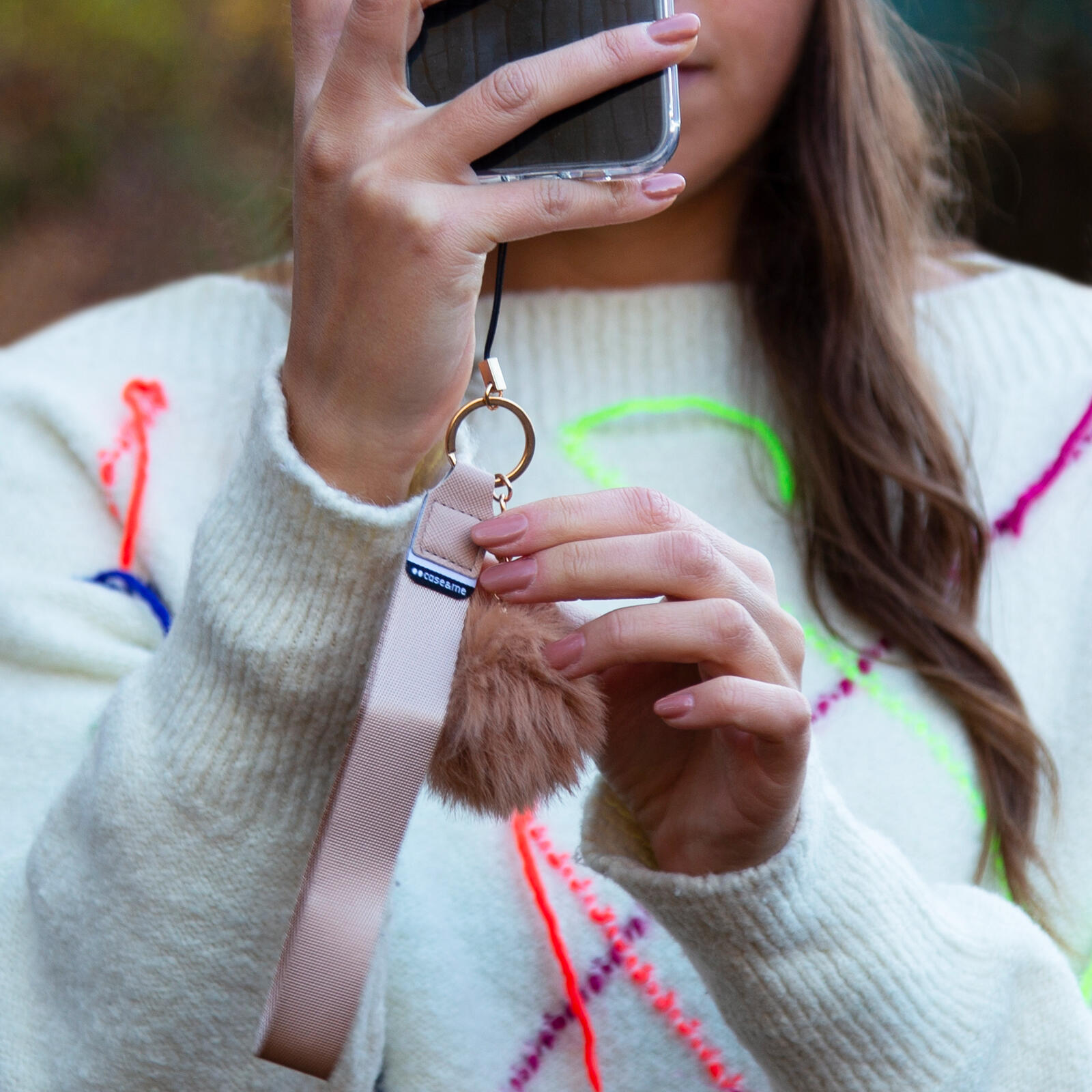 Dragonne pour smartphone avec pompon 4/5
