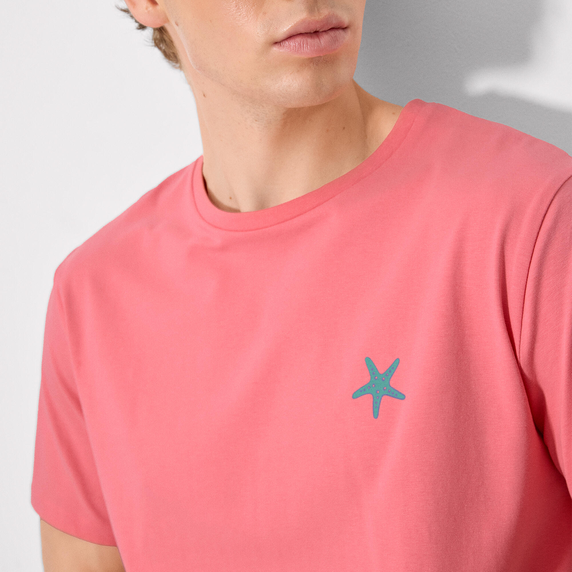 T-shirt à manches courtes avec imprimé d'étoiles de mer roses 3/4