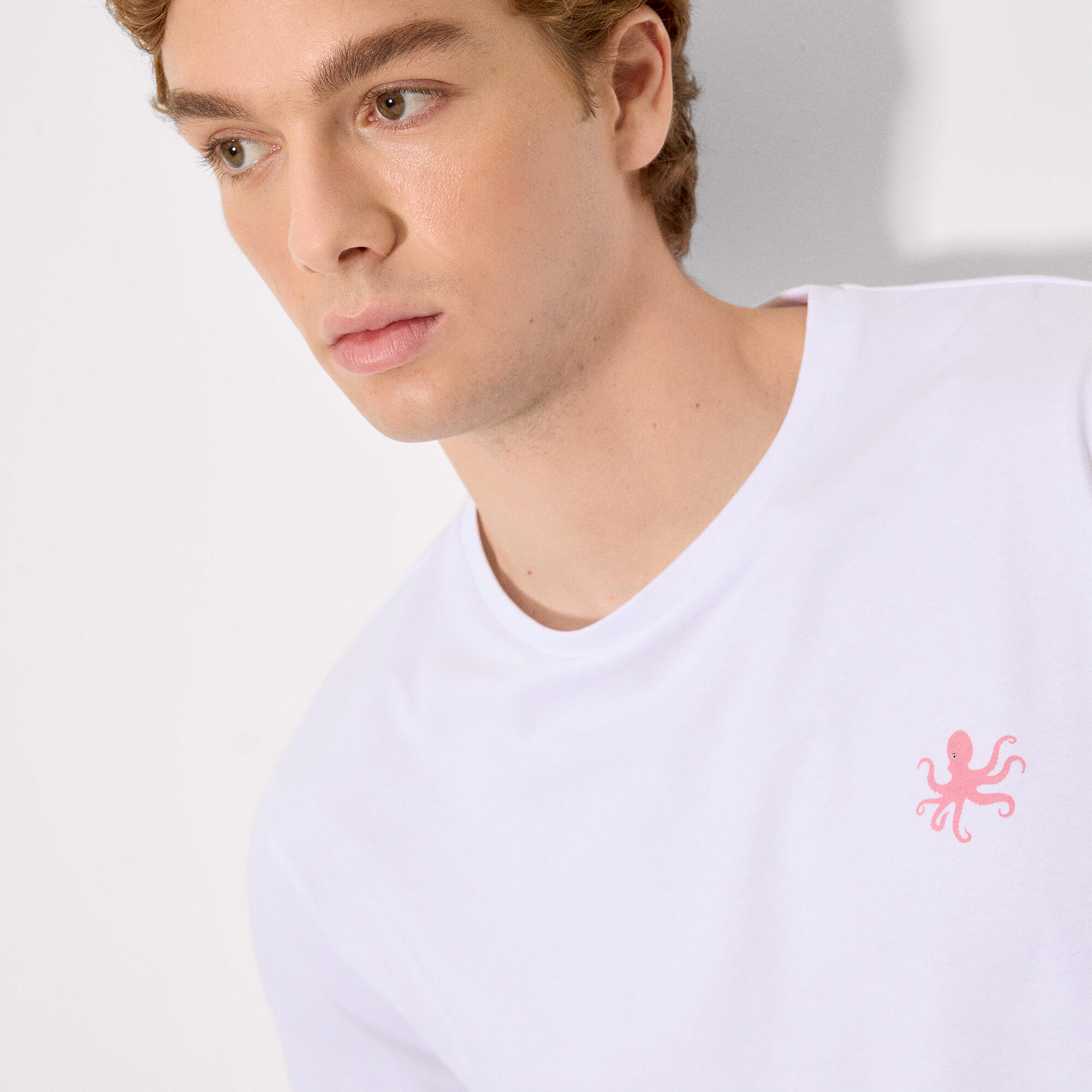 Laissez-moi voir un t-shirt blanc basique à manches courtes 5/5
