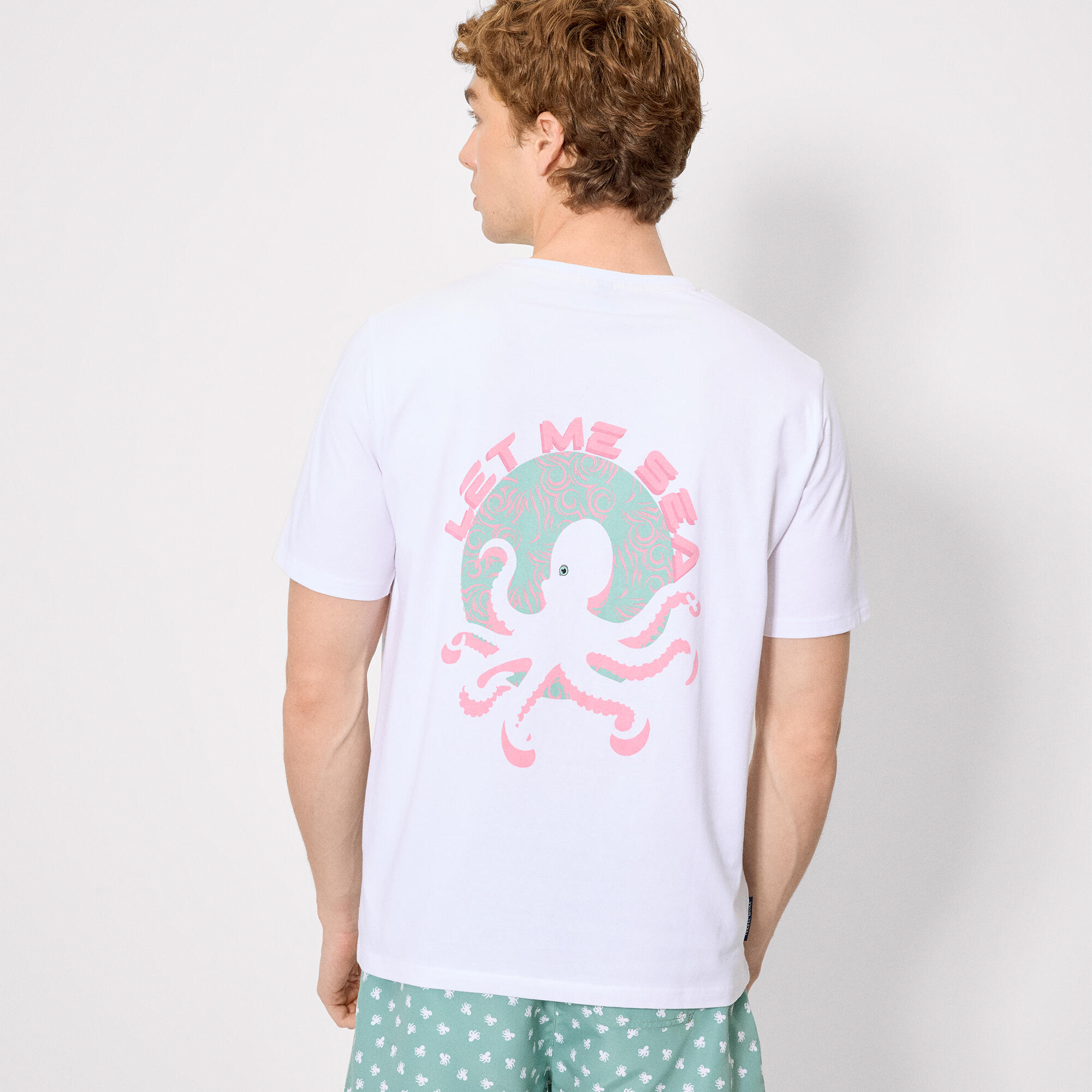 Laissez-moi voir un t-shirt blanc basique à manches courtes 4/5
