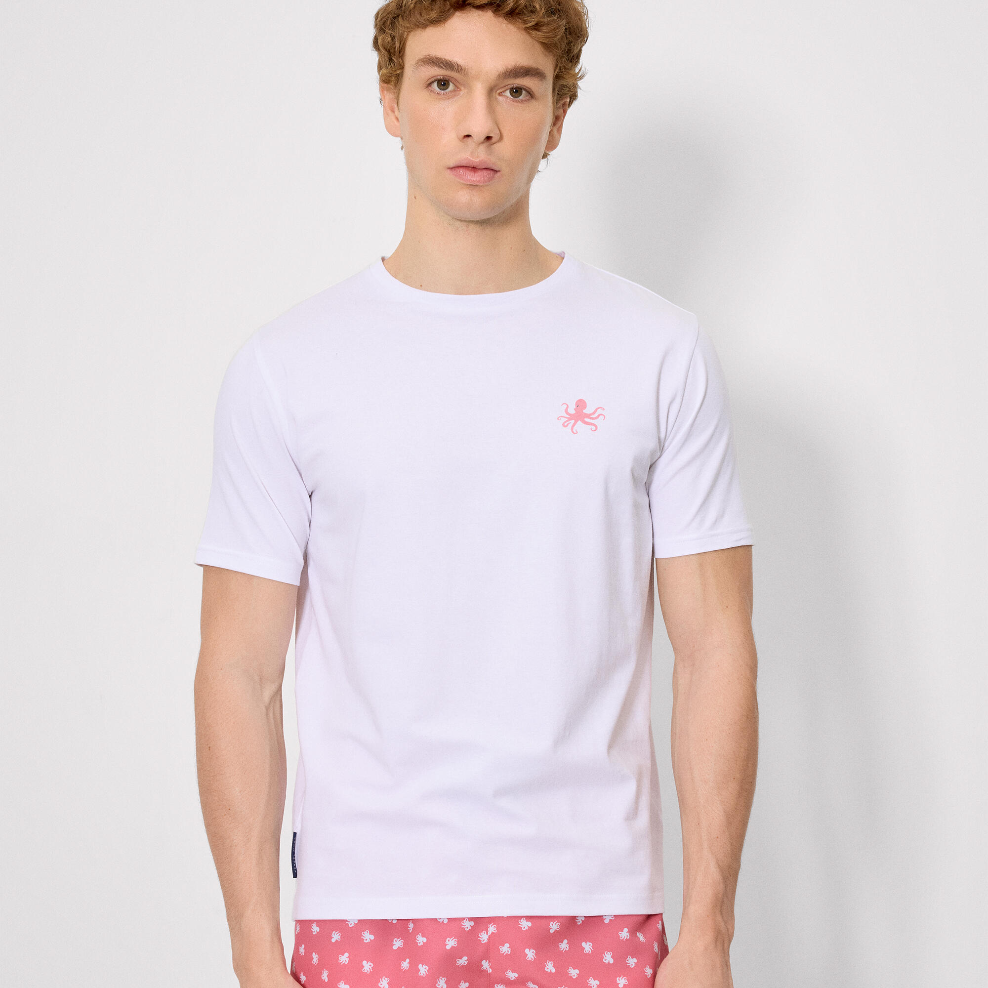 Laissez-moi voir un t-shirt blanc basique à manches courtes 1/5