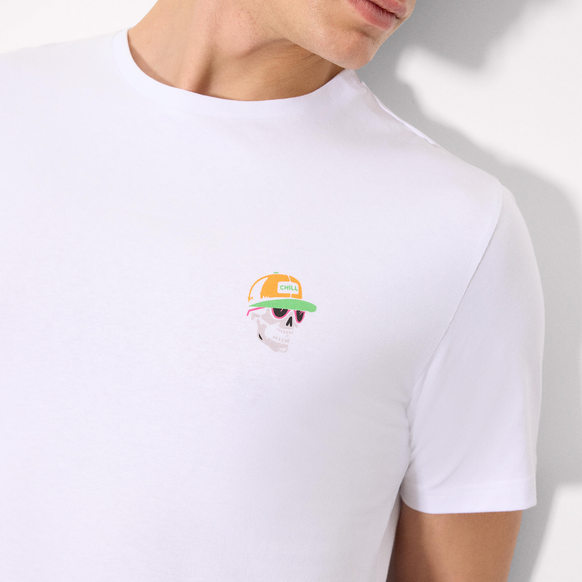 T-shirt à manches courtes blanc à imprimé tête de mort 3/4