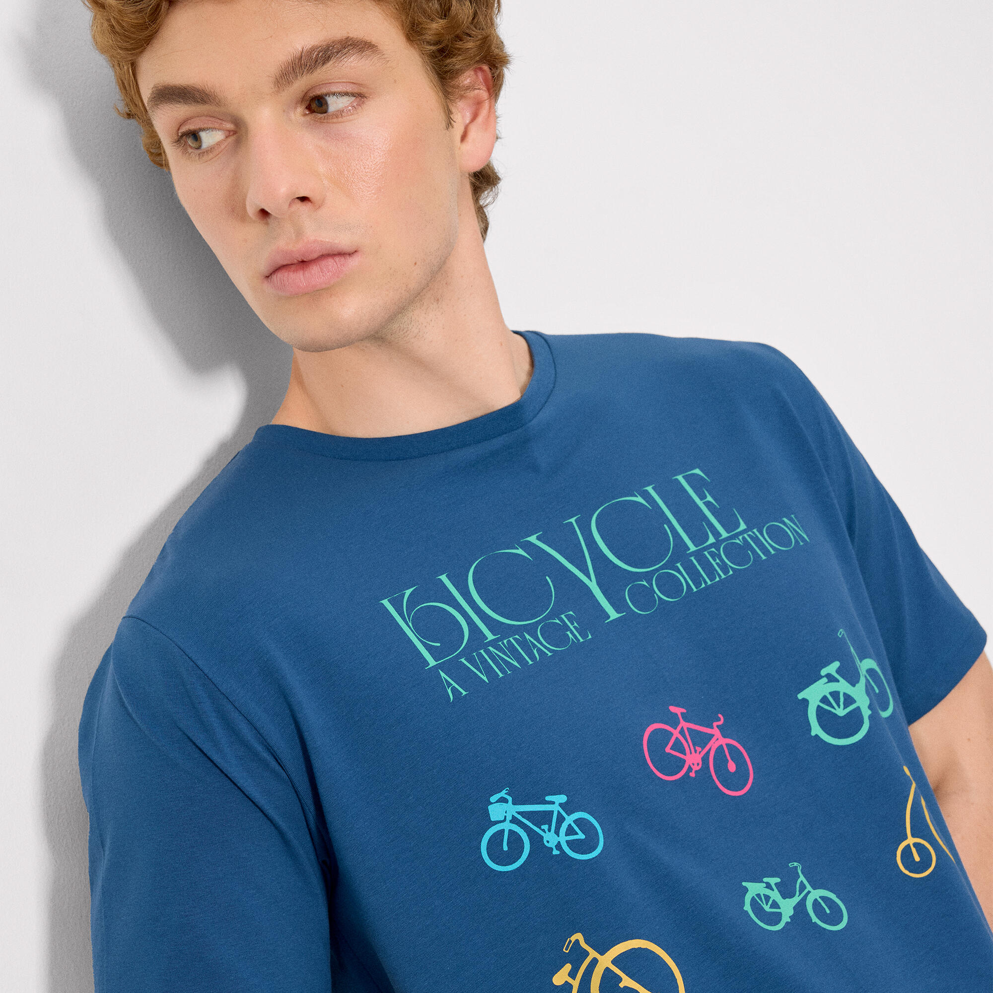 T-shirt bleu à manches courtes avec imprimé vélo 2/3