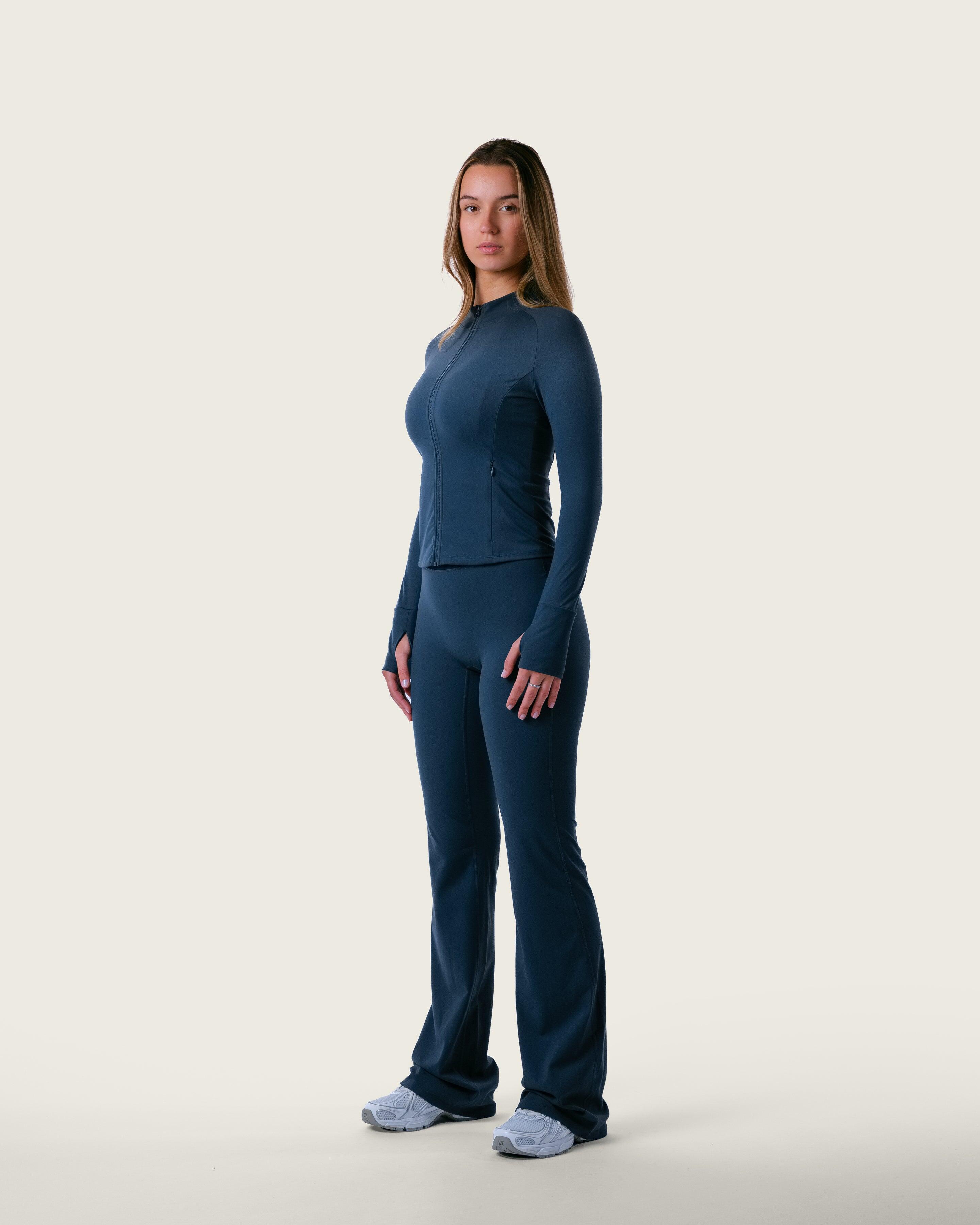 Veste femme zippée ajustée manches longues pour pilates – bleu nuit 3/6