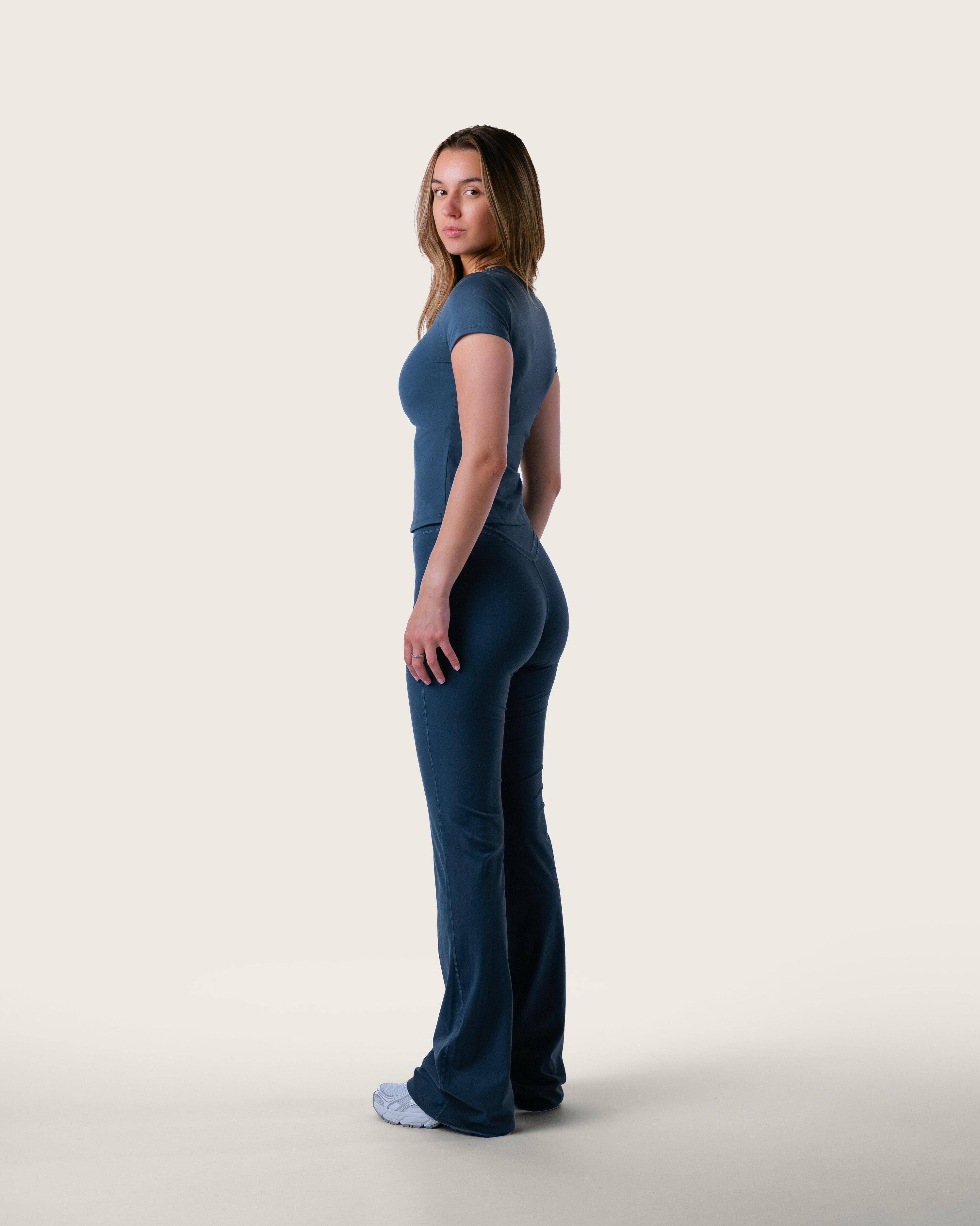Legging femme taille haute évasé pour pilates et yoga – bleu nuit 2/7