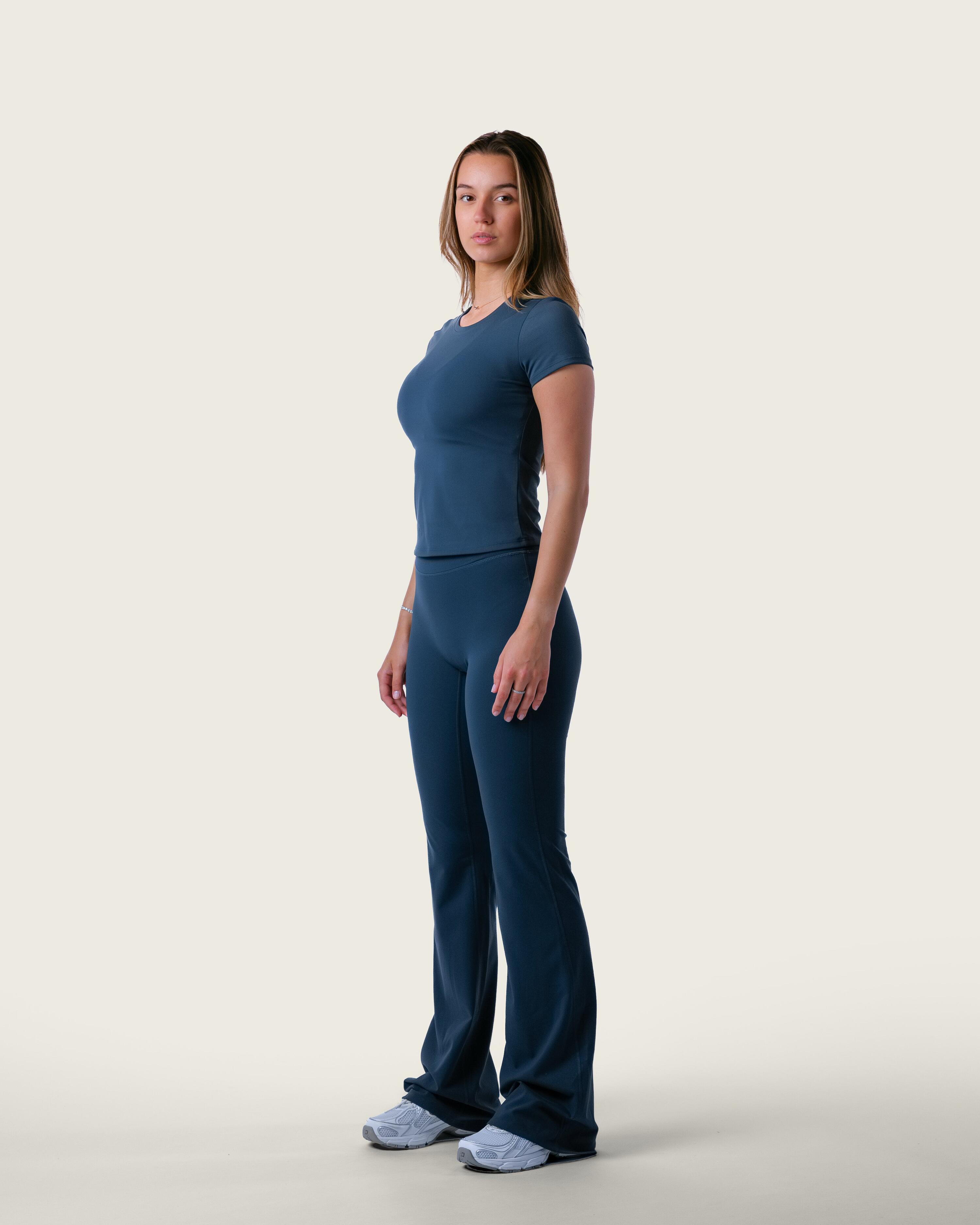 T-shirt corta aderente donna per yoga e pilates – blu notte 4/6