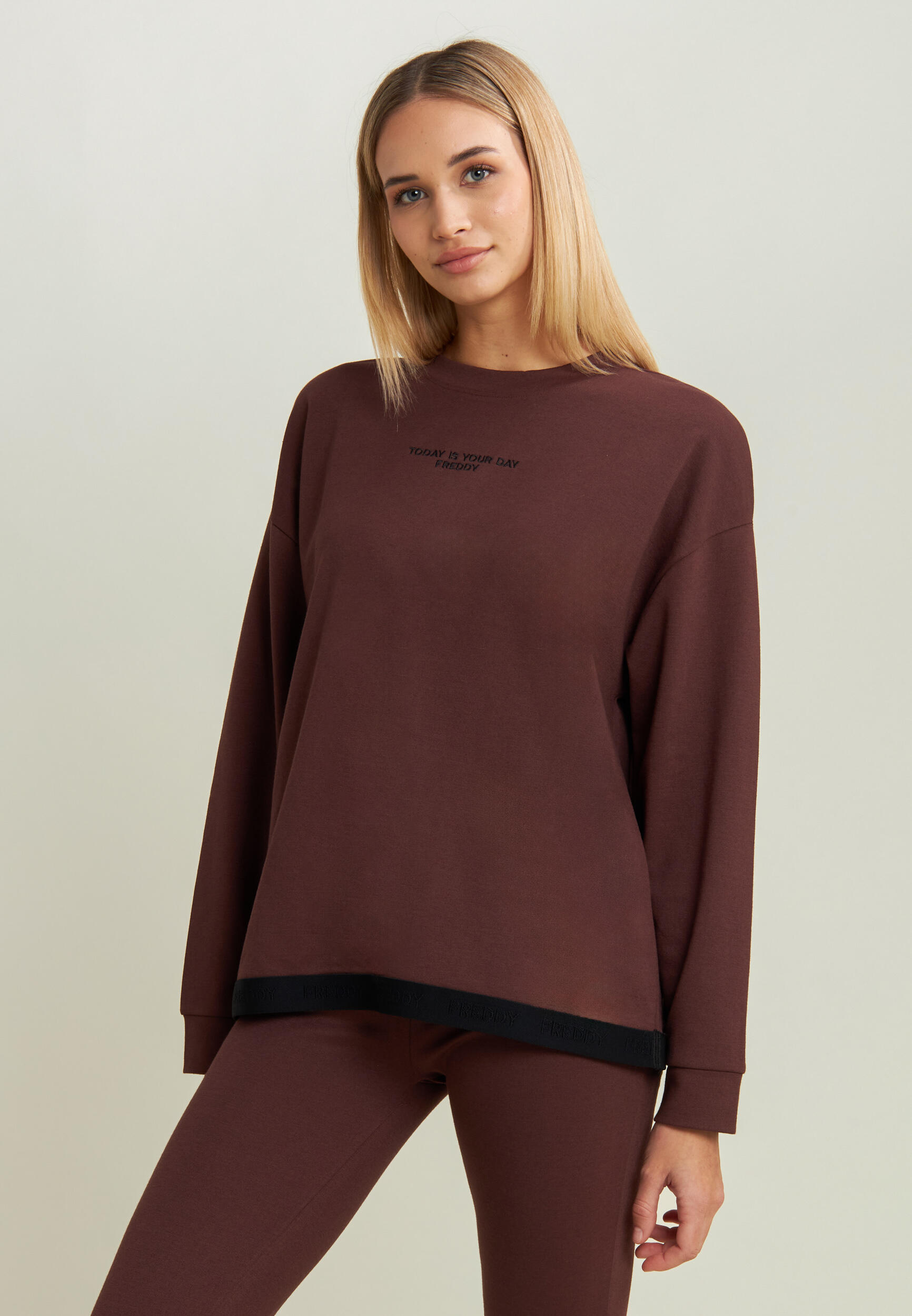 Sweat-shirt pour femmes ornée de bande avec logo et broderie 2/4