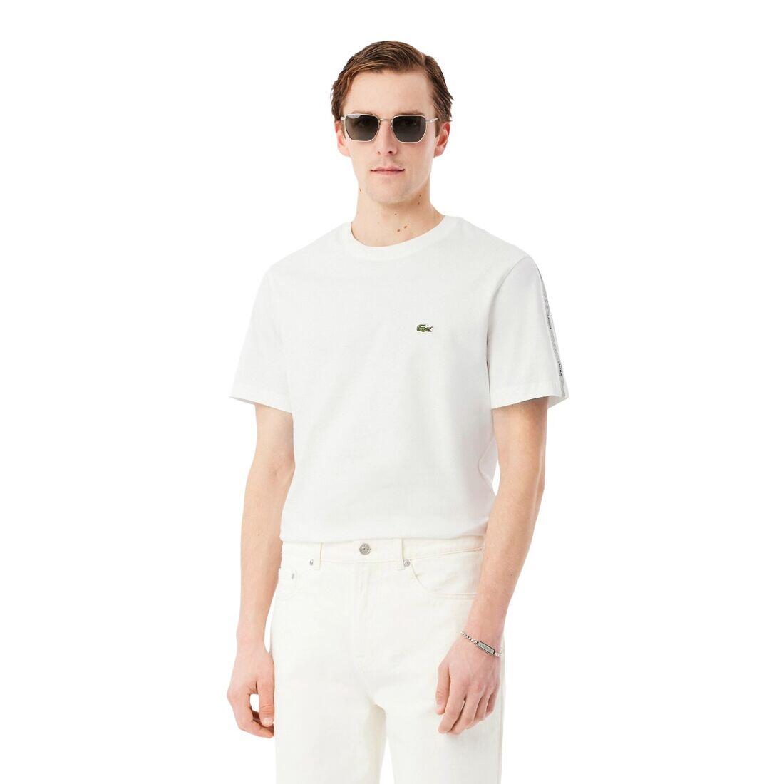 Camiseta Blanca Lacoste con Raya en la Manga de Estilo Casual y Deportivo 2/5
