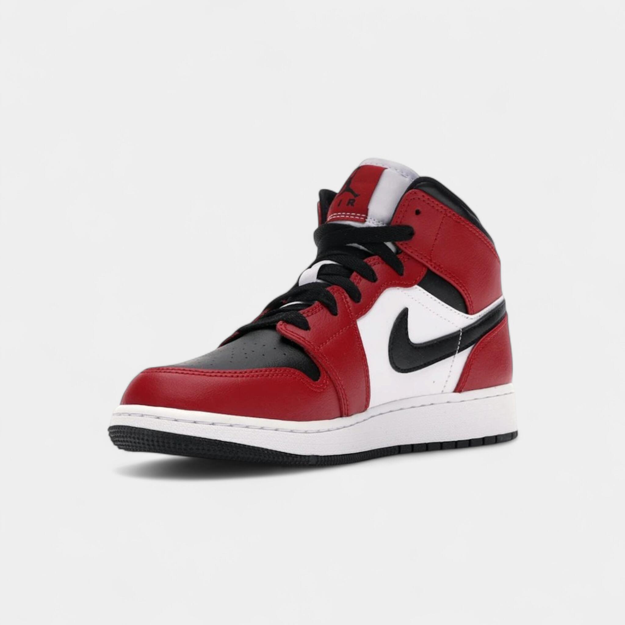 Jordan 1 Mid Chicago Black Toe (GS) 3/4