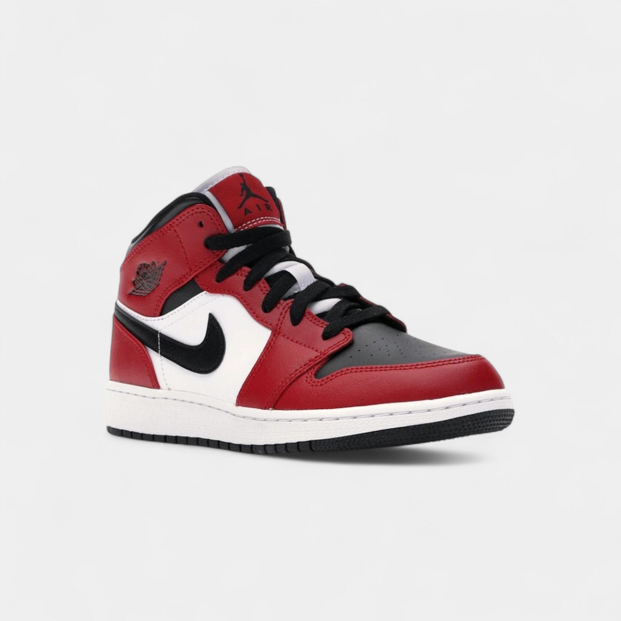 Jordan 1 Mid Chicago Black Toe (GS) 2/4