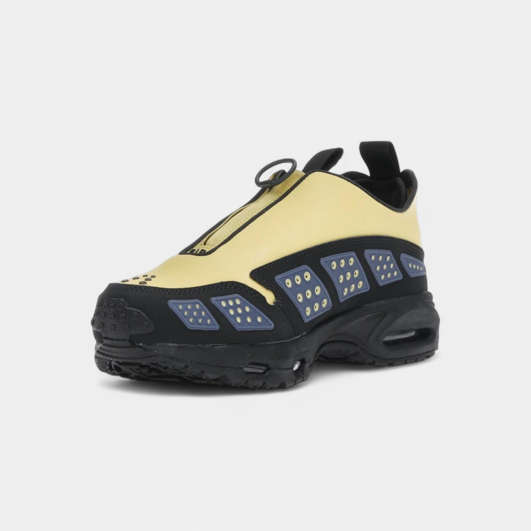 Nike Air Max Sunder Saturn Gold (Women's) 3/4