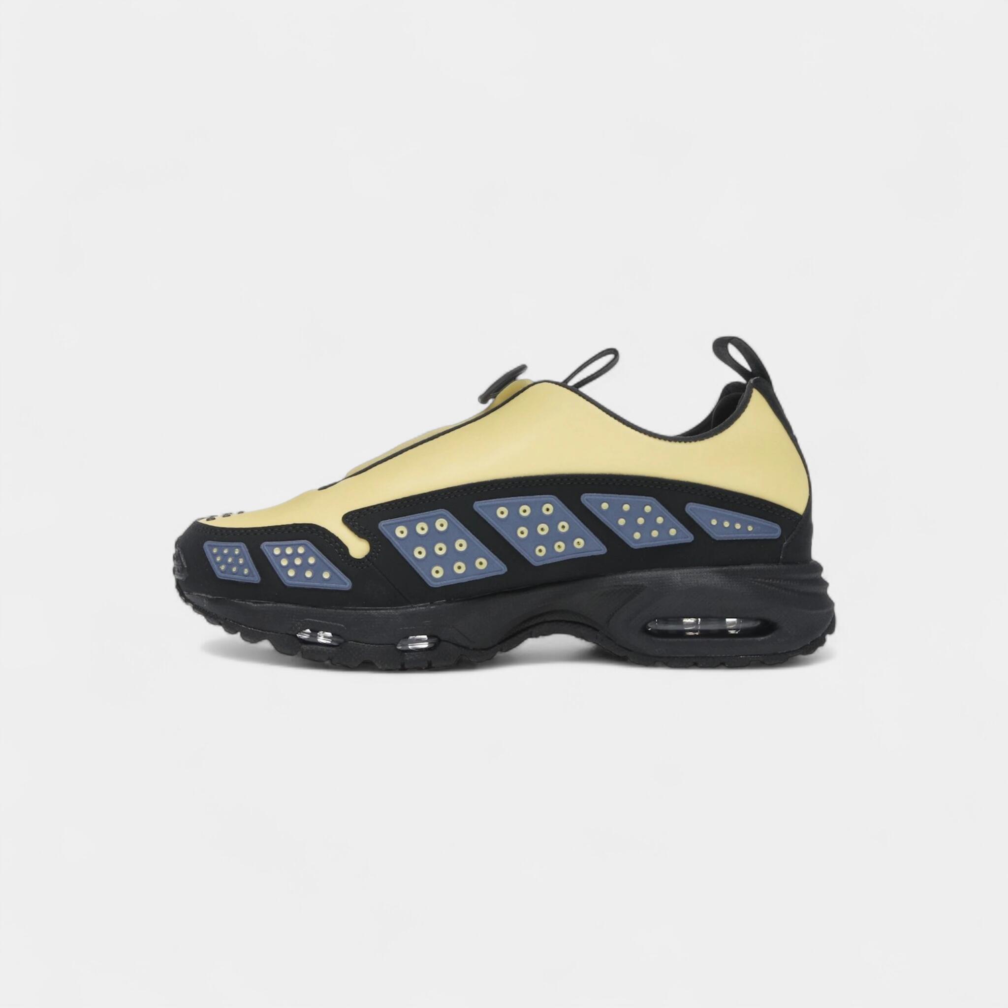 Nike Air Max Sunder Saturn Gold (Women's) 4/4