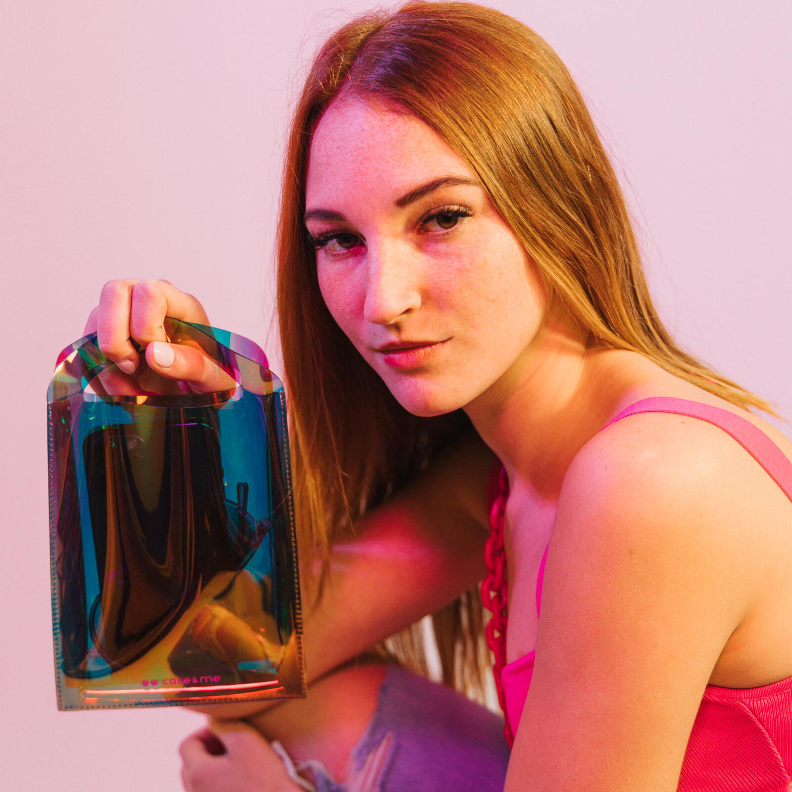 Sac à bandoulière irisé avec chaînette pour smartphones et objets 3/7