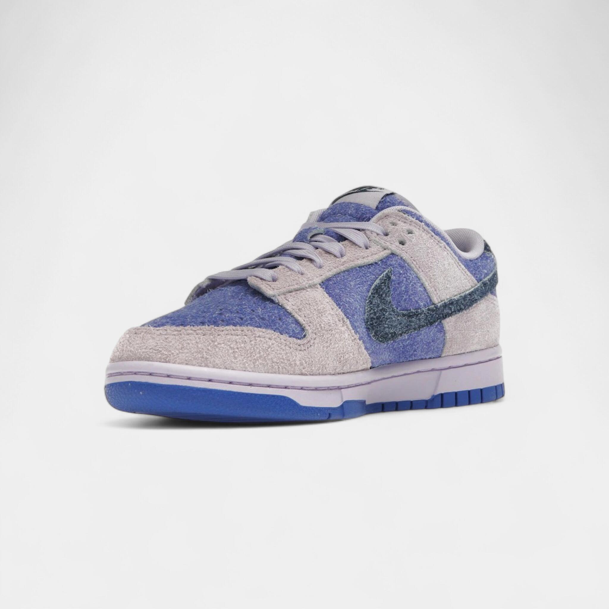 Nike Dunk Low SE Hydrangeas (Women's) 3/5