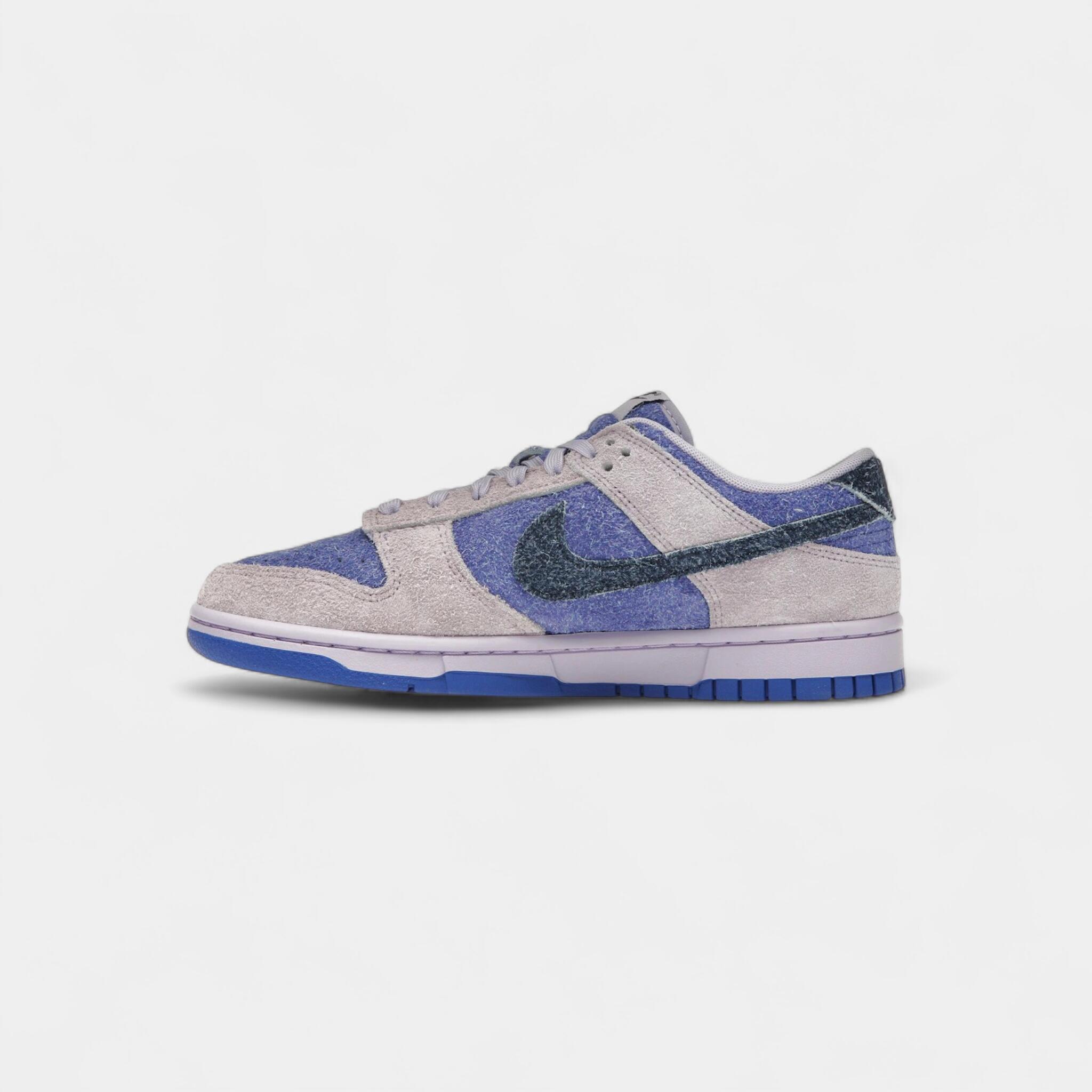 Nike Dunk Low SE Hydrangeas (Women's) 4/5