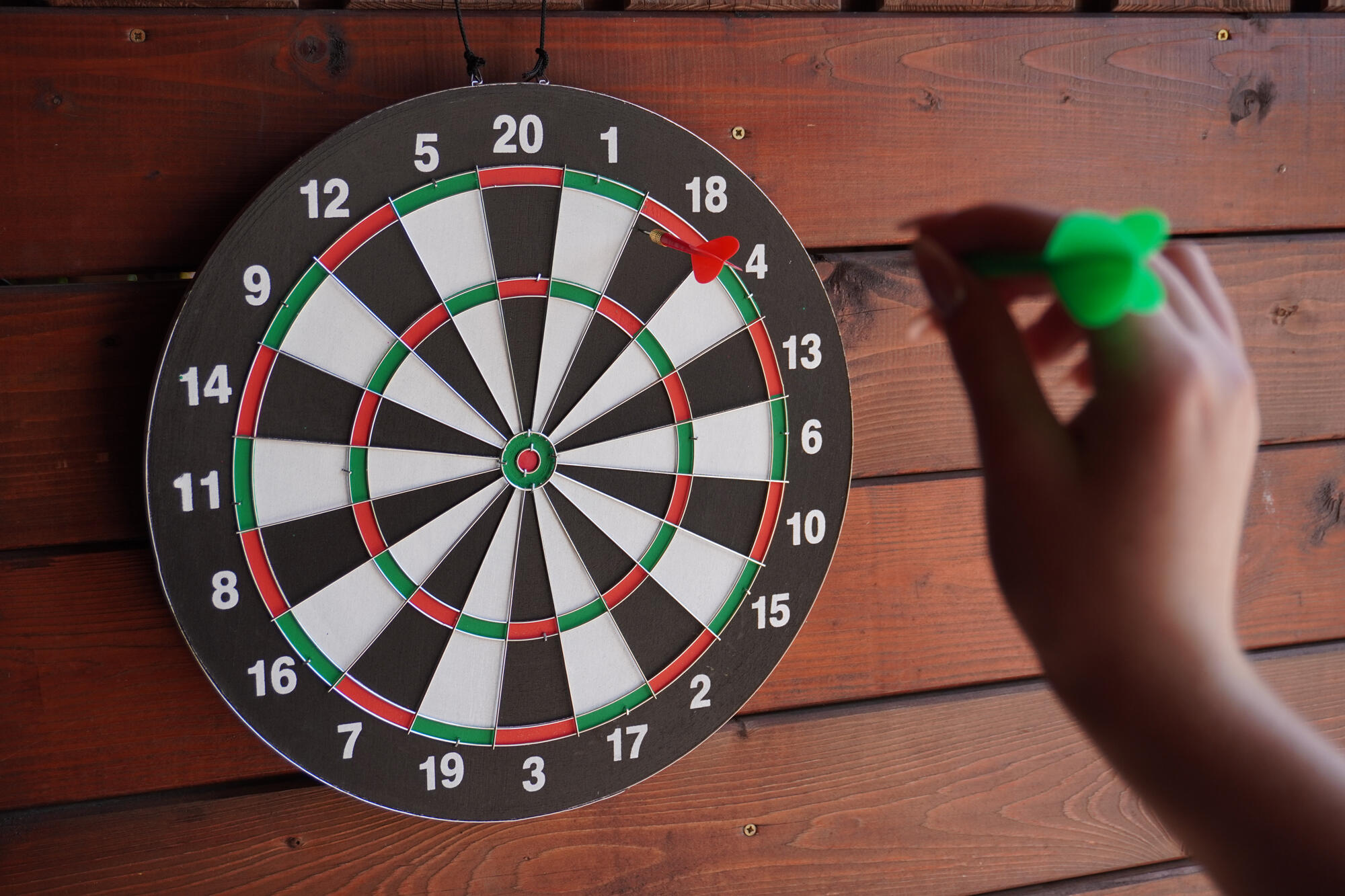 Sada terč 43 cm + ostré šipky 6 ks 2/4
