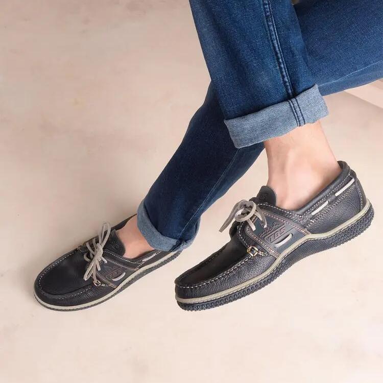 Leather boat shoes TBS Globek