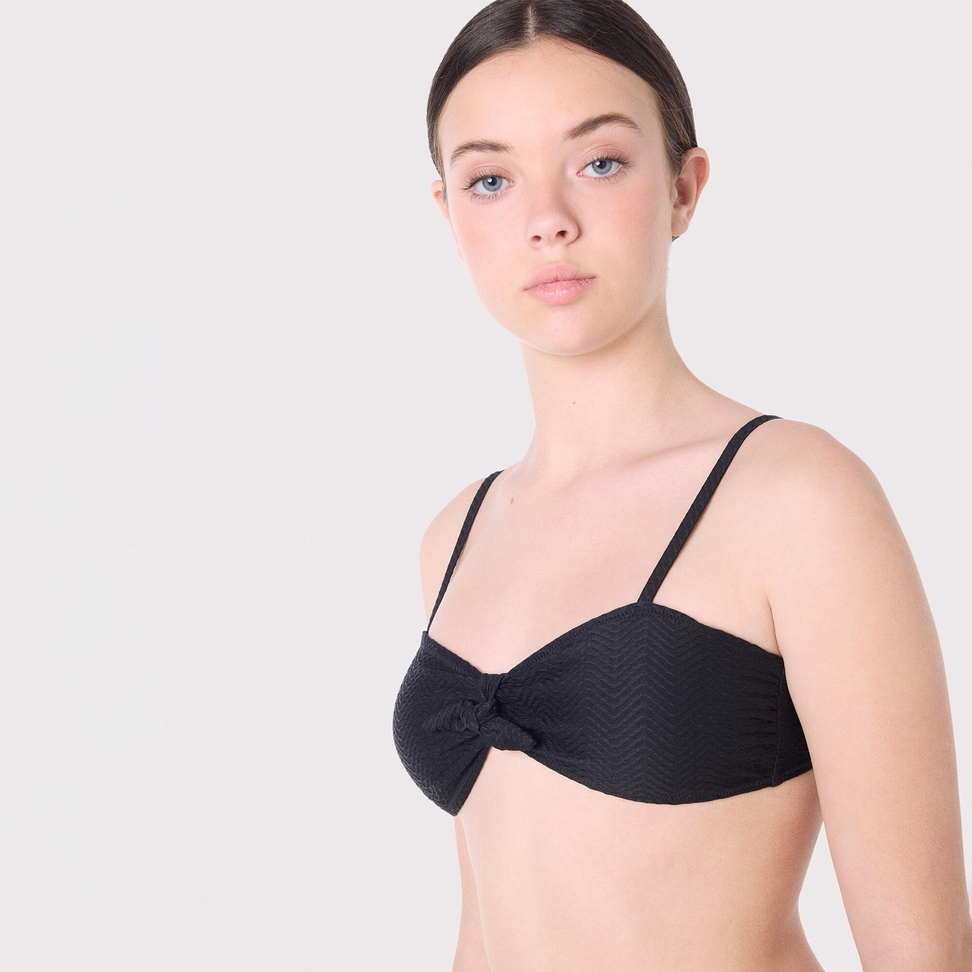 Top bikini juvenil texturizado con lazo y relleno extraíble 3/3