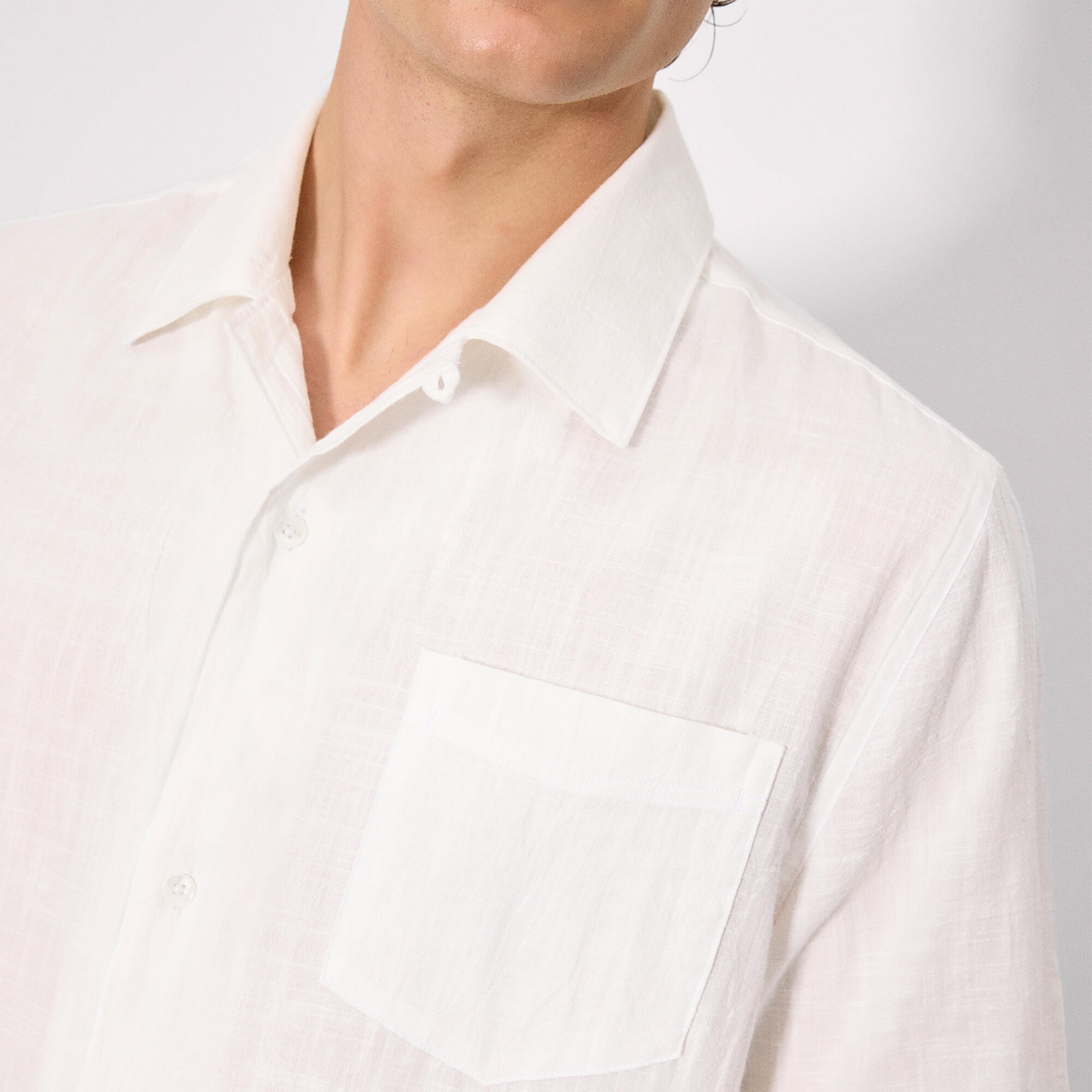 Chemise blanche à manches courtes boutonnée effet lin 2/3