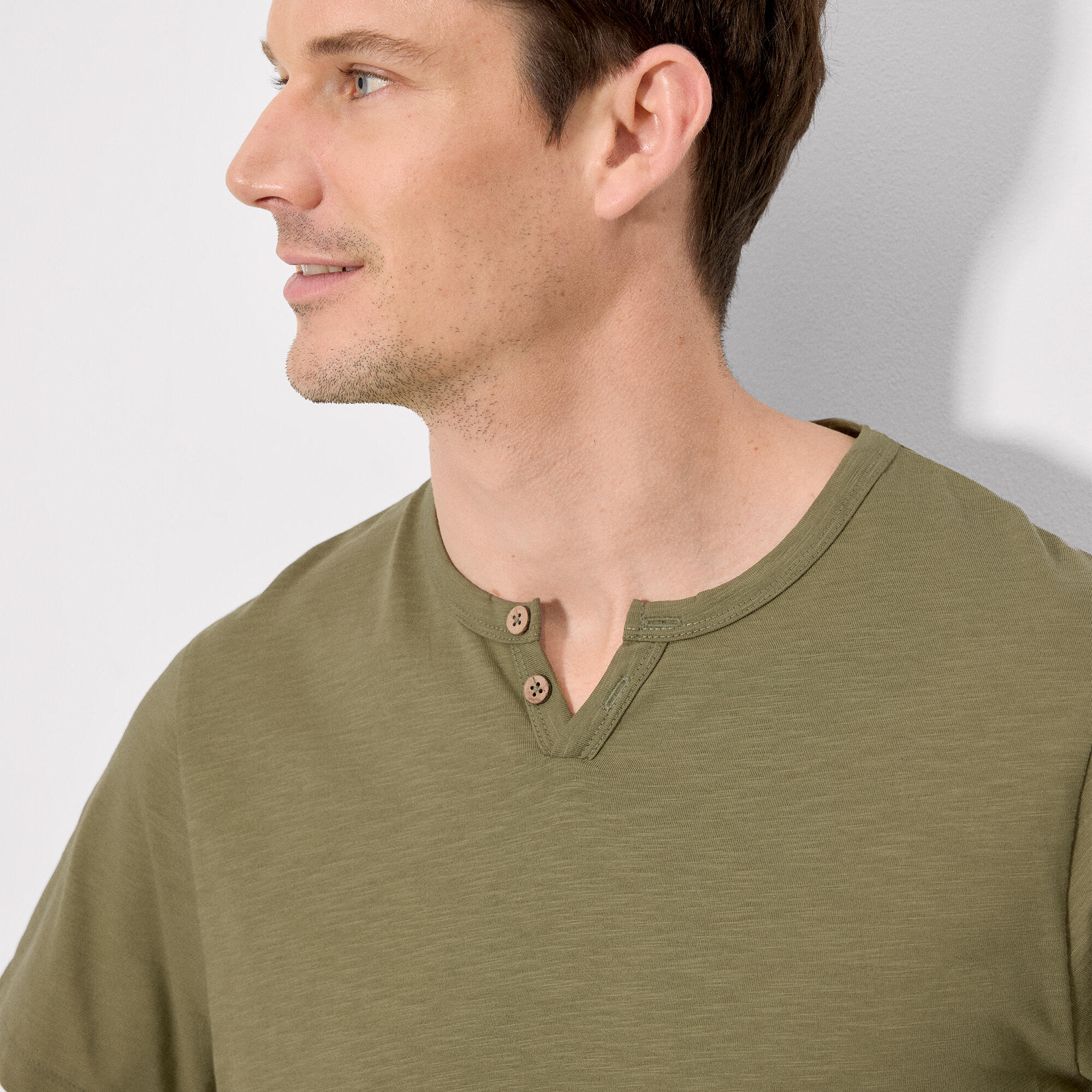 T-shirt basique à manches courtes et col henley vert 3/3