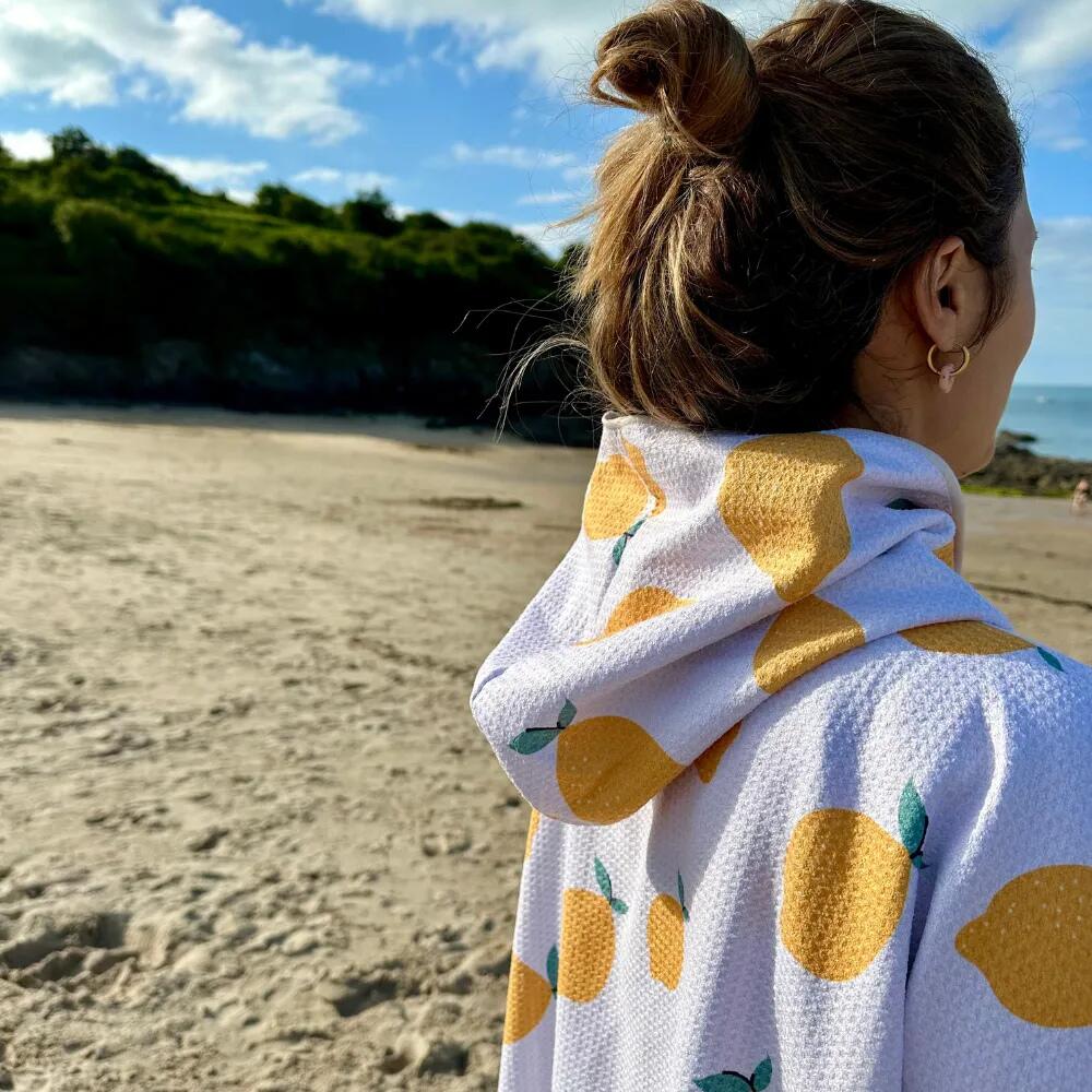 Poncho de bain adulte 80 x 110 cm, blanc à motifs citrons 6/7