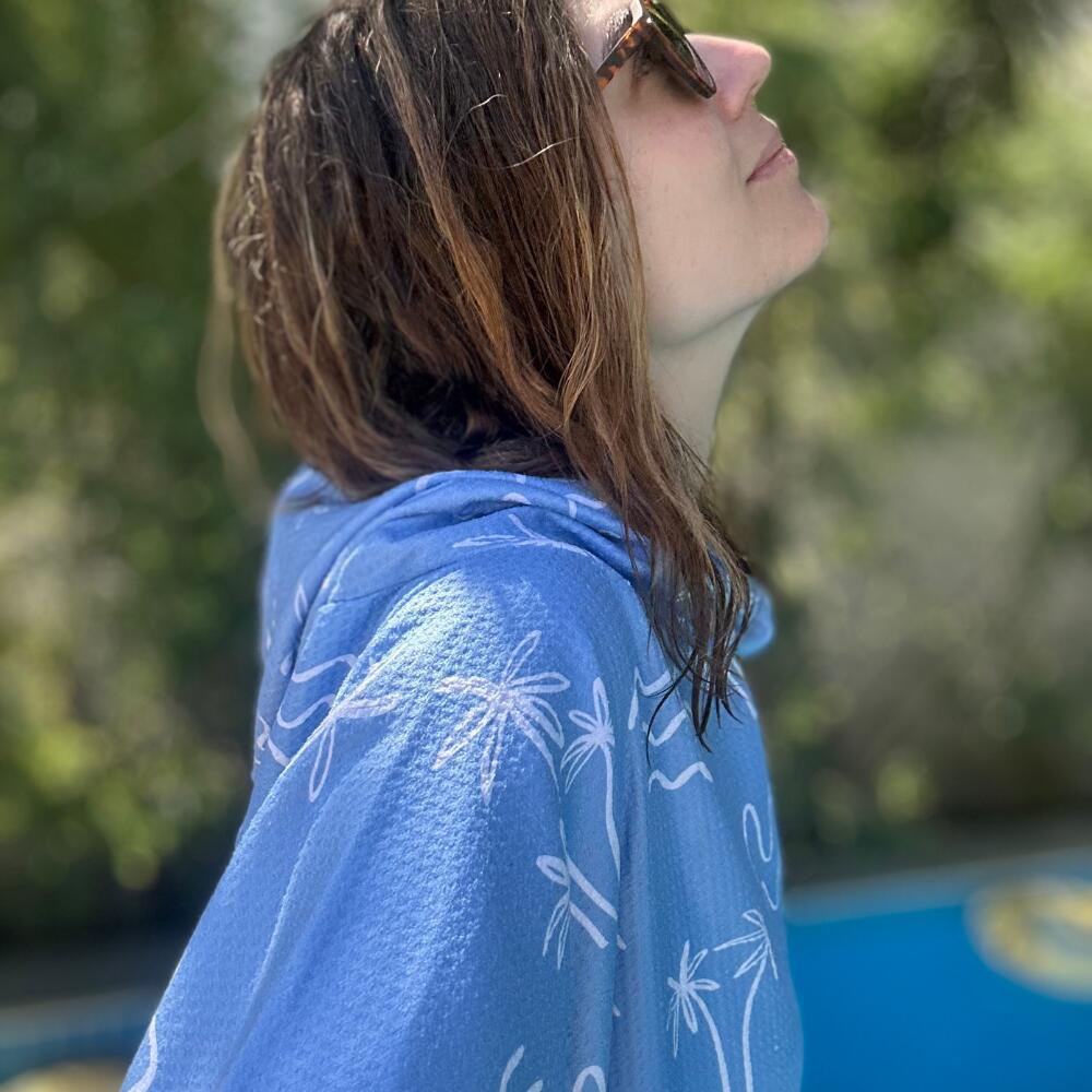 Poncho de bain adulte 80 x 110 cm, bleu à motifs palmiers et vagues 5/7