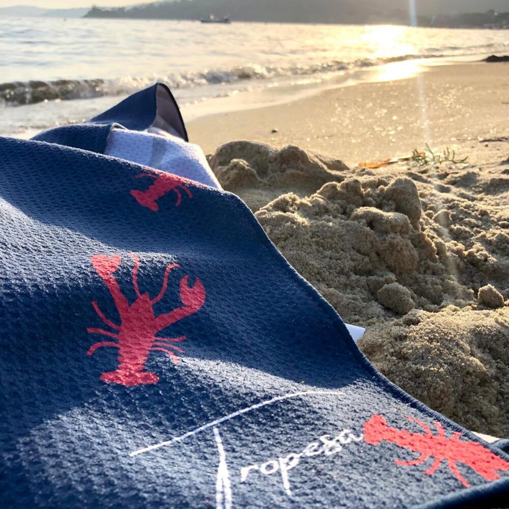 Serviette de plage 160 x 90 cm, imprimée bleue marine à motifs homards rouges 4/6