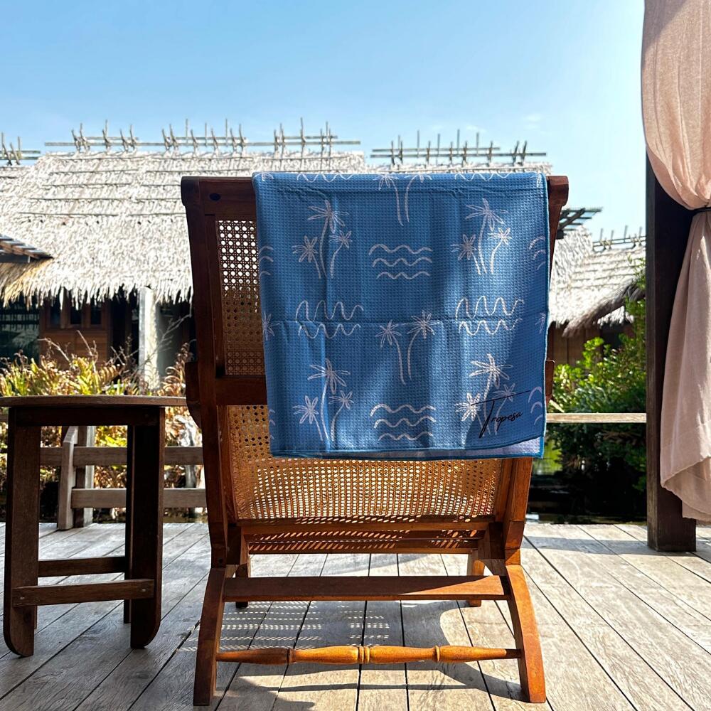 Serviette de plage 160 x 90 cm, imprimée bleue à motifs palmiers et vagues 7/7