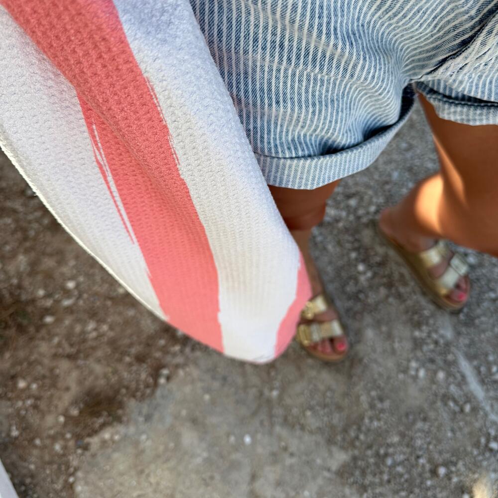 Serviette de plage taille 160 x 90 cm, imprimée à rayures crème et corail 5/5