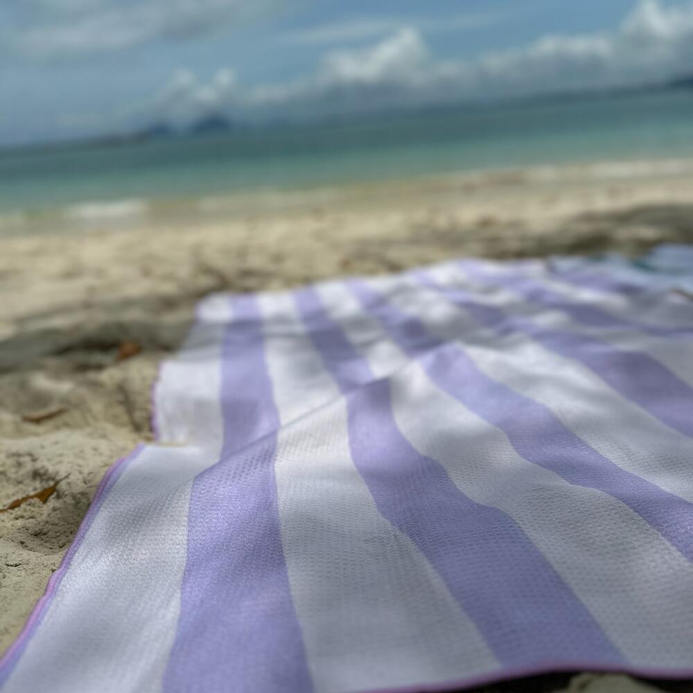 Serviette de plage 160 x 90 cm, imprimée à rayures blanches et lilas 6/7