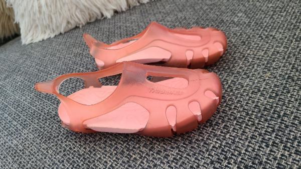 Entre Particuliers - Sandales d'eau rose Tribord decathlon poiture 26 5/6