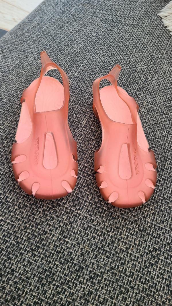 Entre Particuliers - Sandales d'eau rose Tribord decathlon poiture 26 4/6