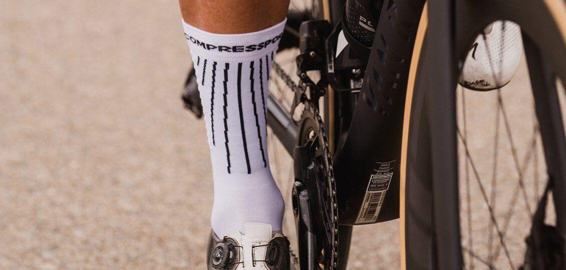 Calcetines Compressport Aero Blanco/Rojo 2/3
