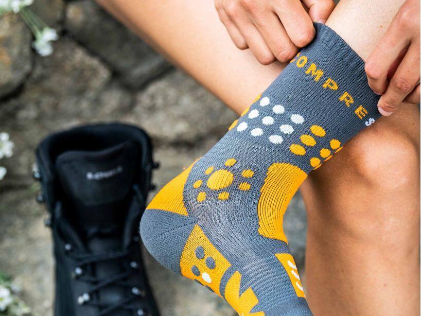 Compressport Trekking Socks Grau/Orange 4/5