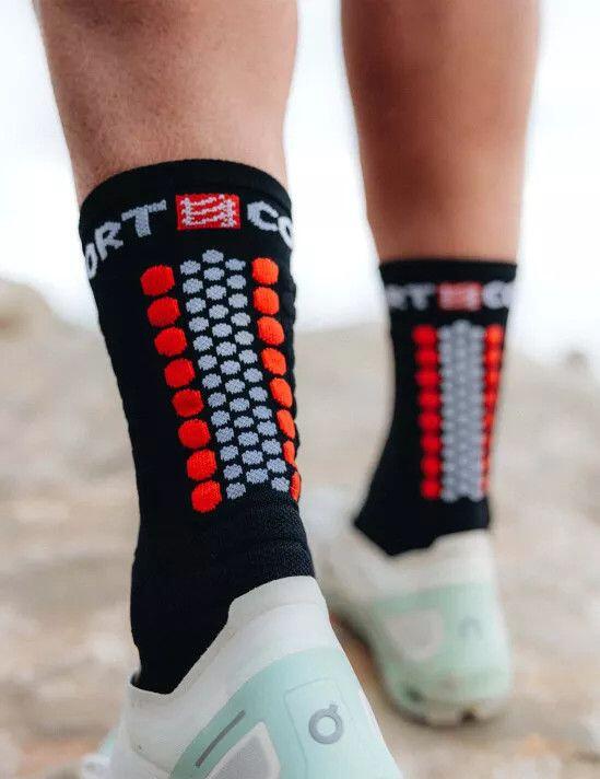 Chaussettes Compressport Ultra Trail Socks V2.0 Hight Noir/Rouge 3/4